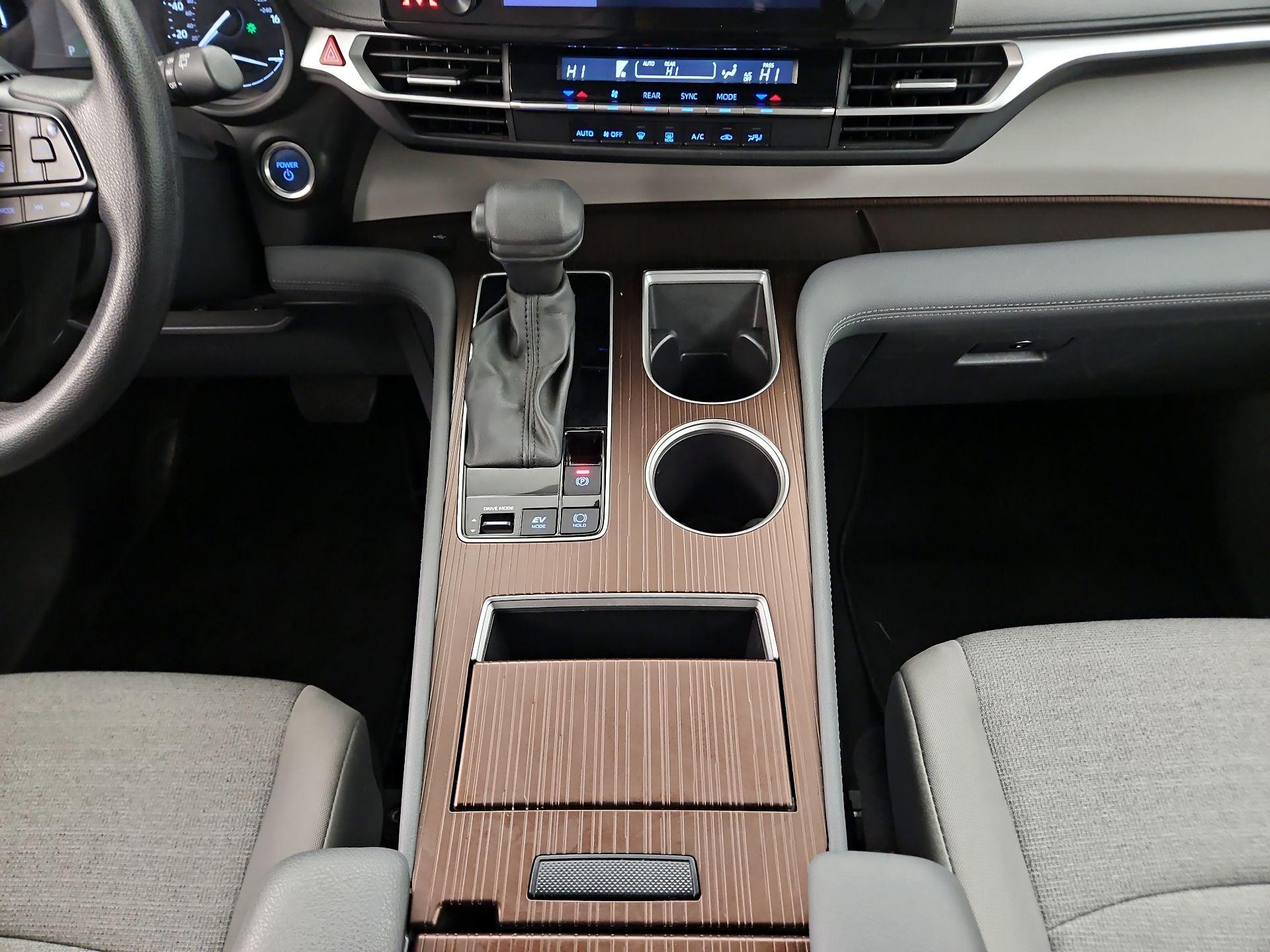 Thumbnail: 2024 Toyota Sienna - 17