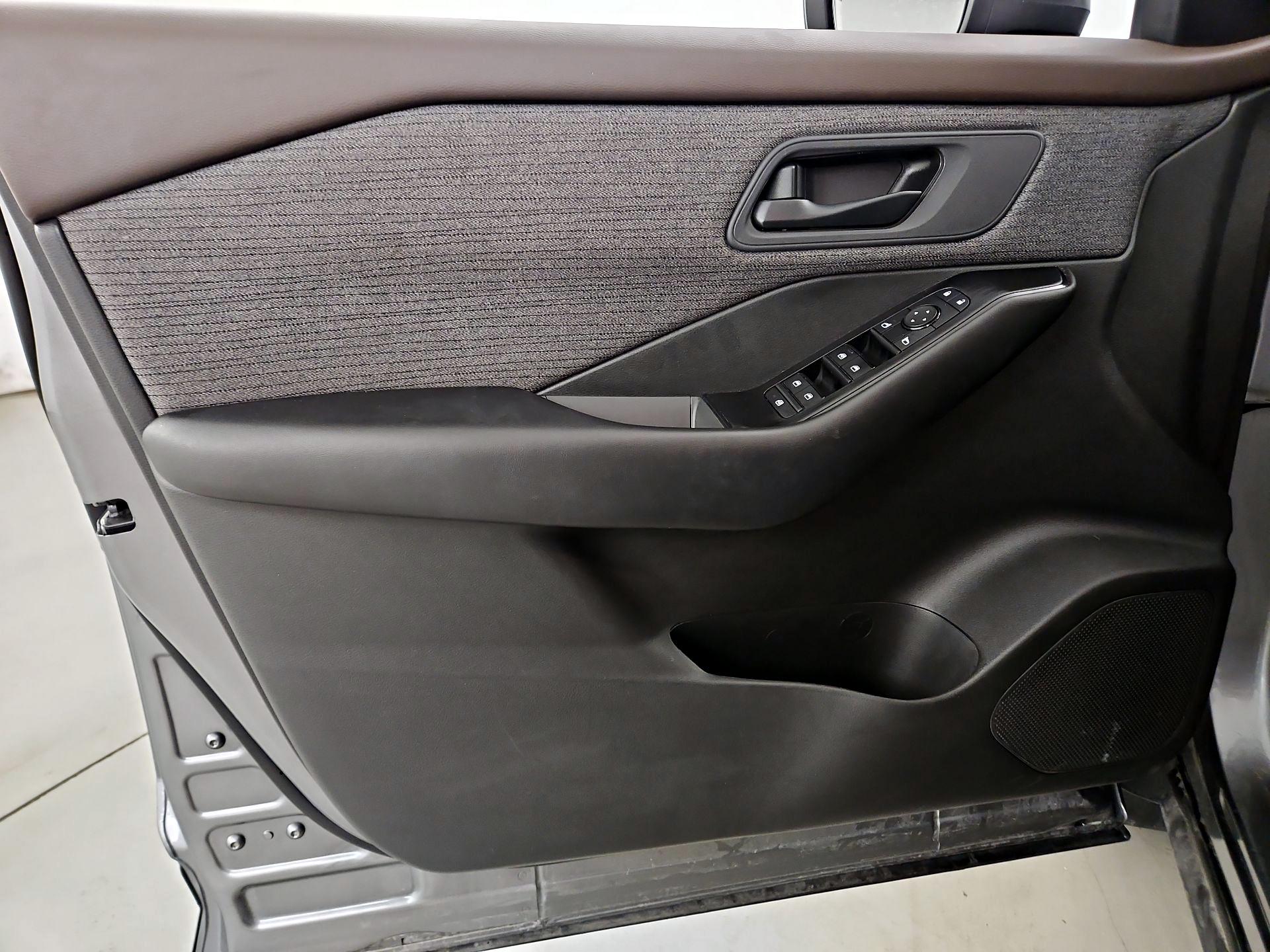 Thumbnail: 2023 Nissan Rogue - 12