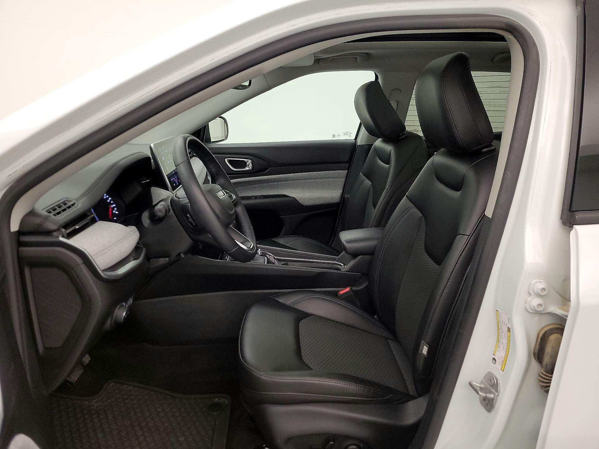 Thumbnail: 2022 Jeep Compass - 11