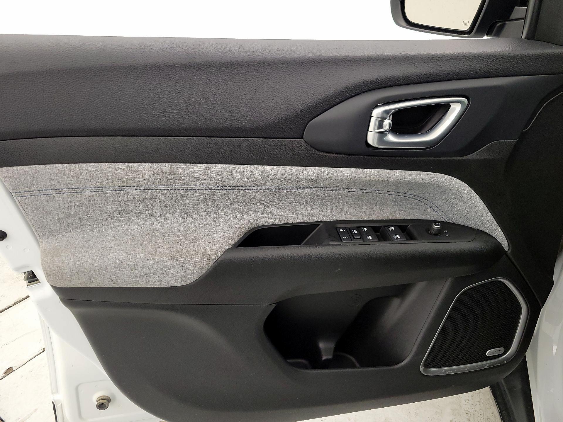 Thumbnail: 2022 Jeep Compass - 12