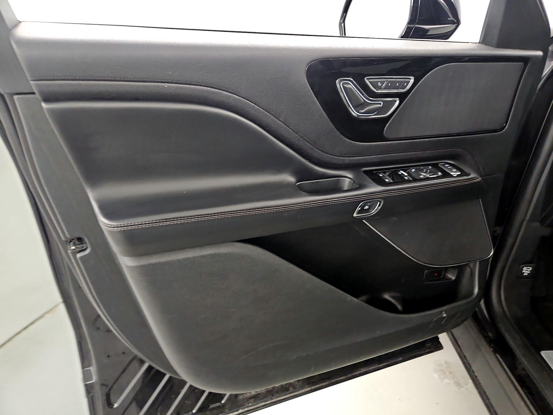 Thumbnail: 2022 Lincoln Aviator - 12