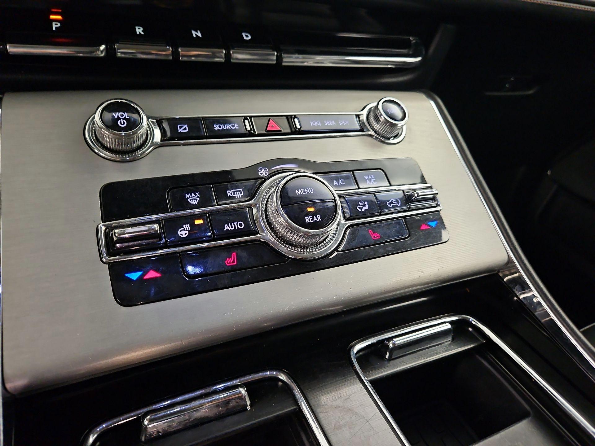 Thumbnail: 2022 Lincoln Aviator - 17