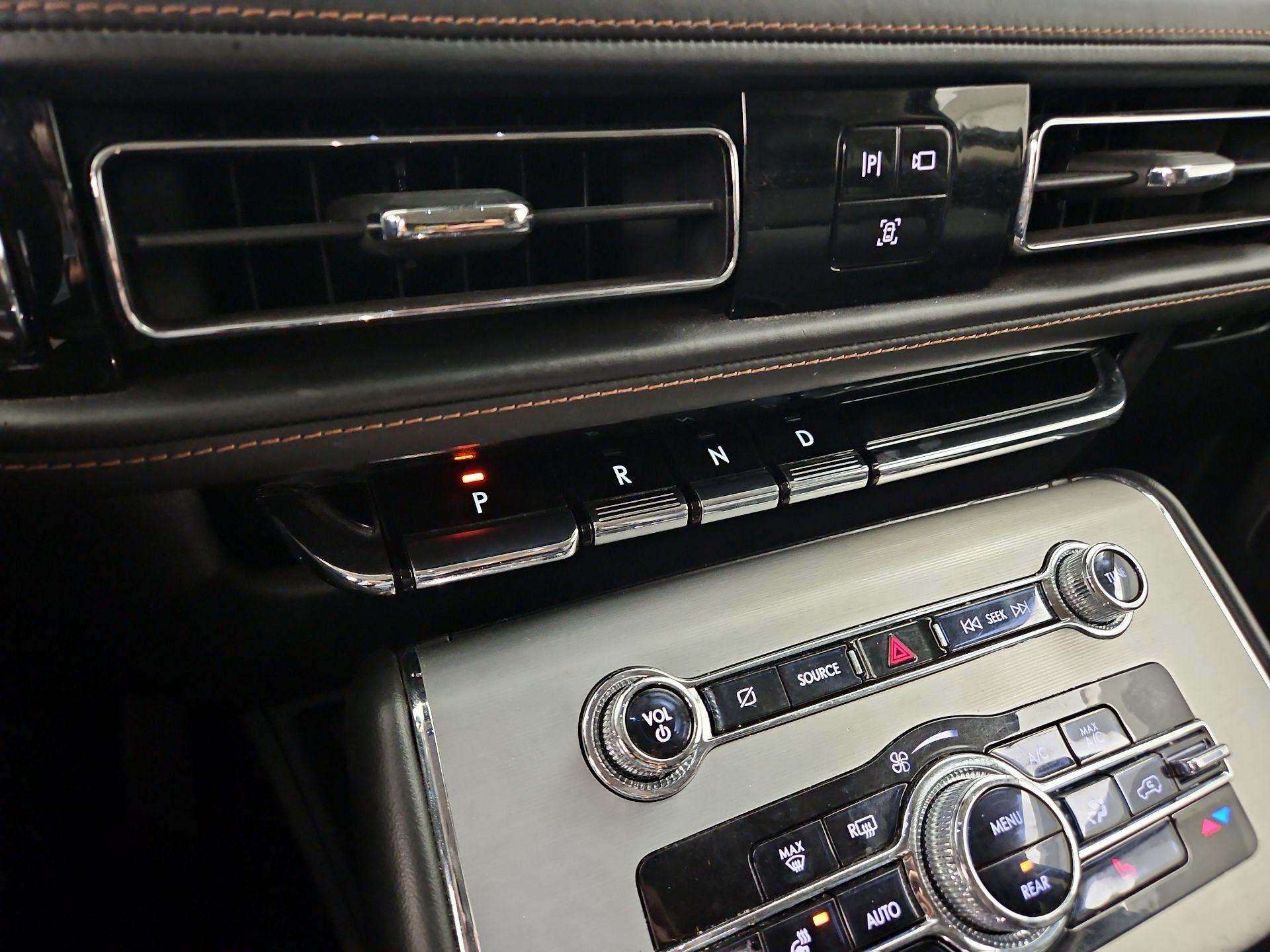 Thumbnail: 2022 Lincoln Aviator - 18