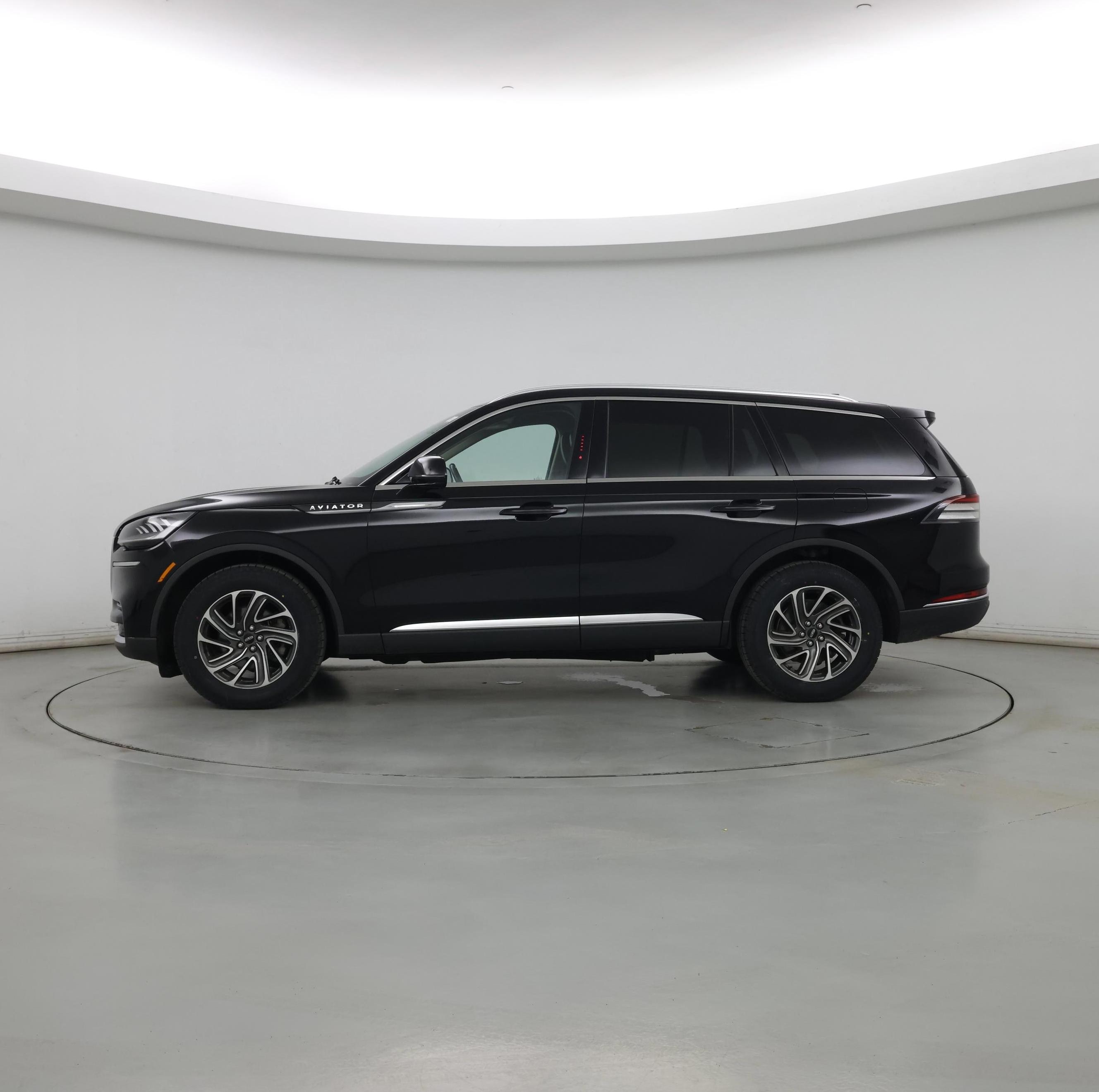 Thumbnail: 2022 Lincoln Aviator - 3