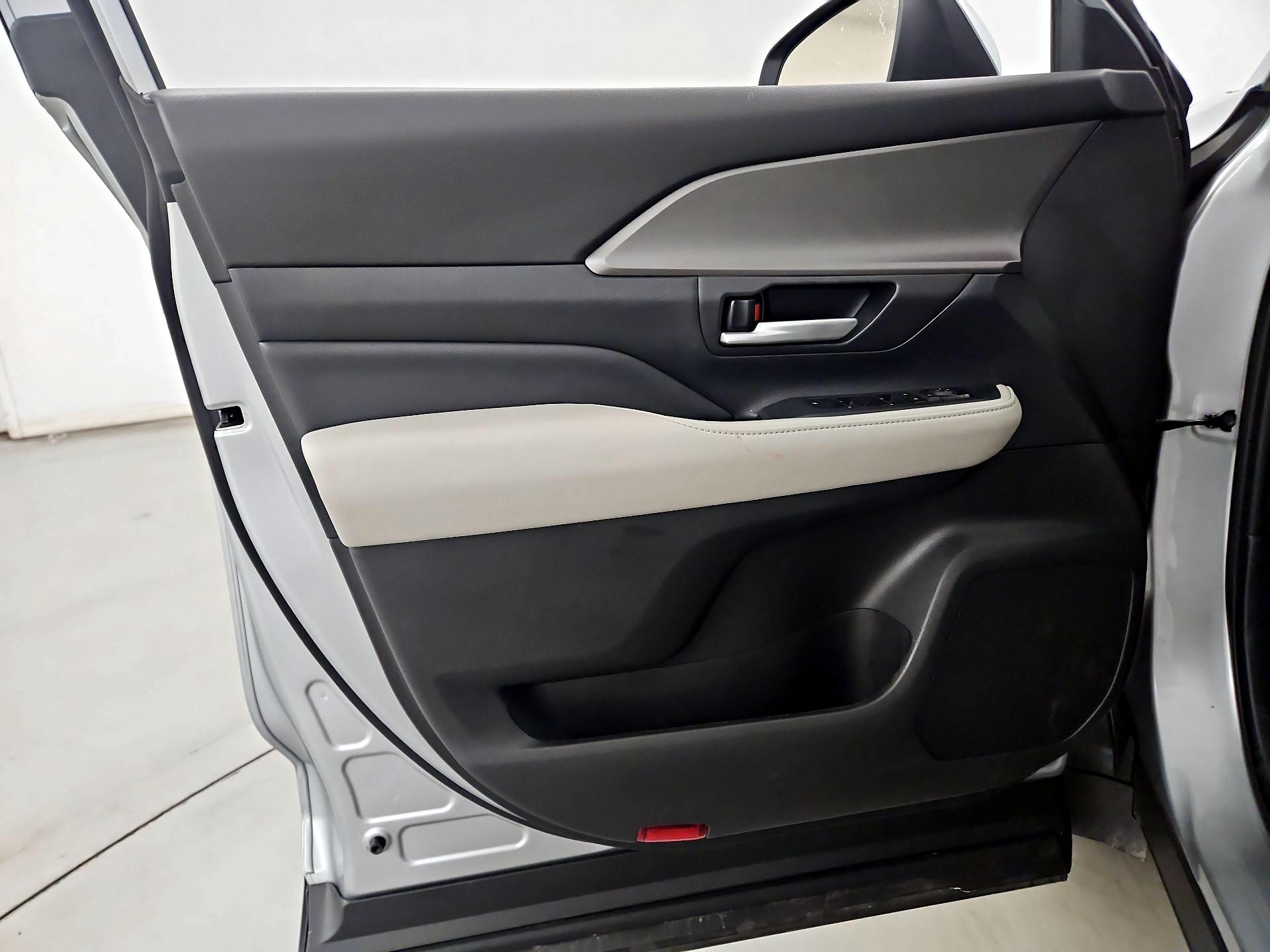 Thumbnail: 2025 Toyota Grand Highlander - 12