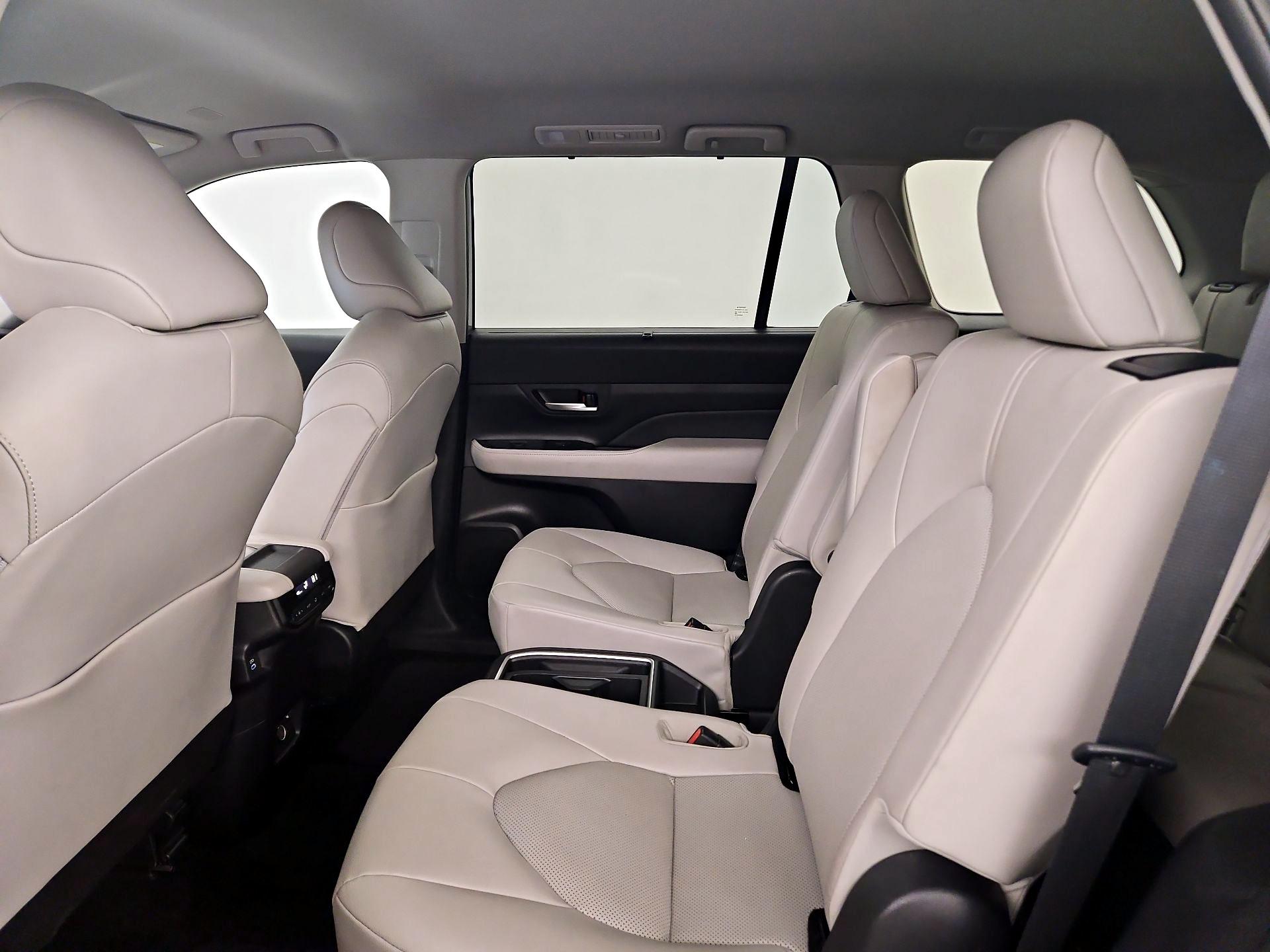 Thumbnail: 2025 Toyota Grand Highlander - 19