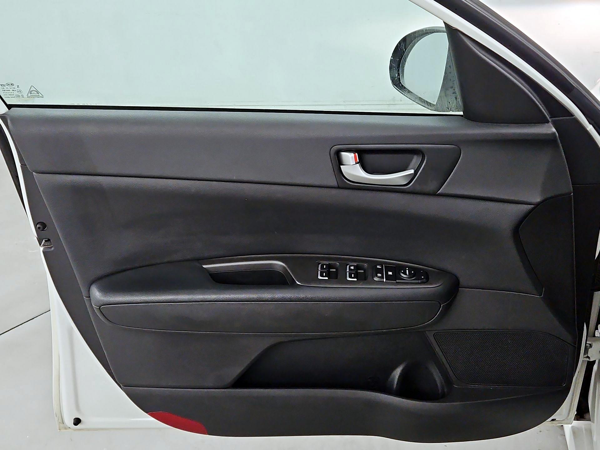 Thumbnail: 2017 Kia Optima - 12