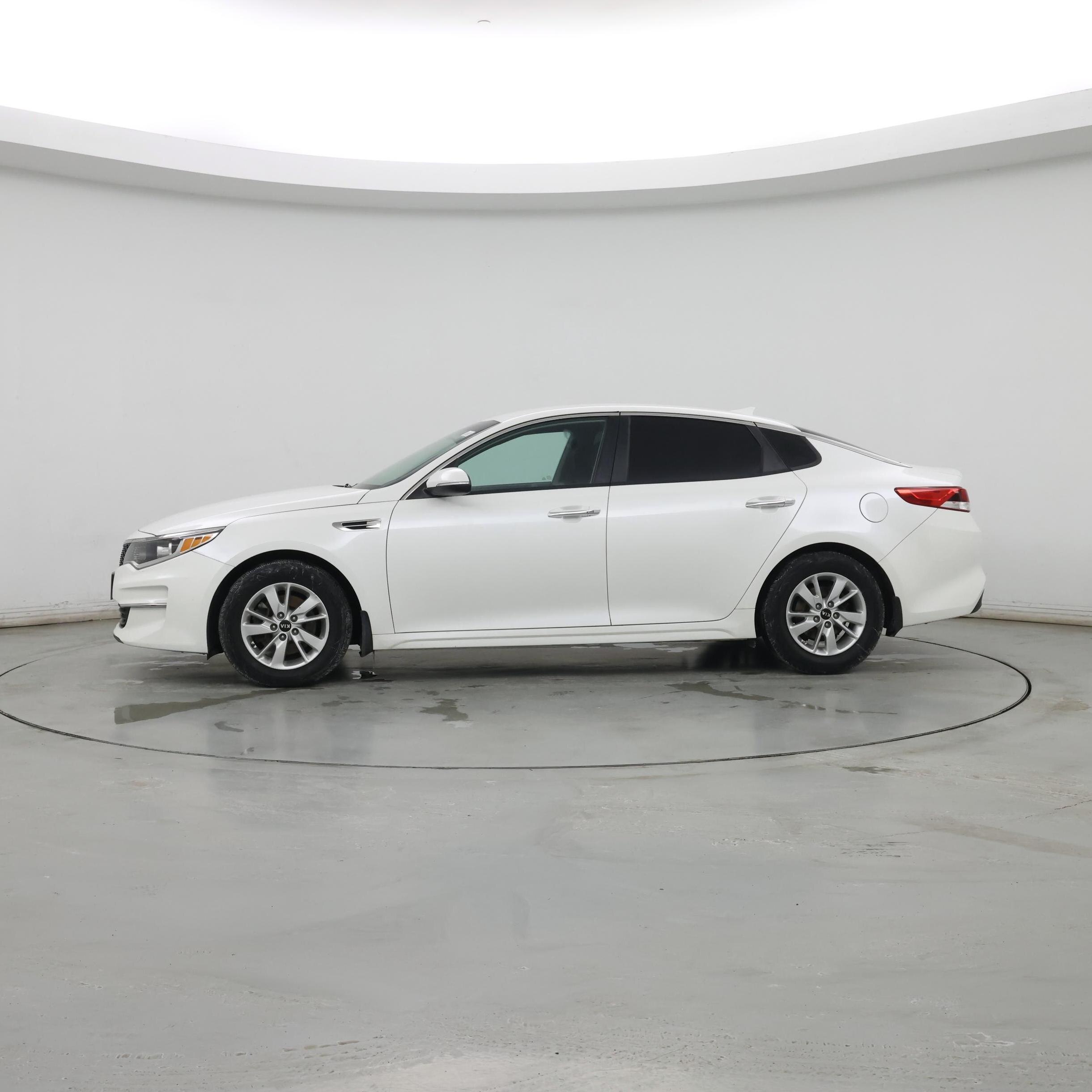 Thumbnail: 2017 Kia Optima - 3