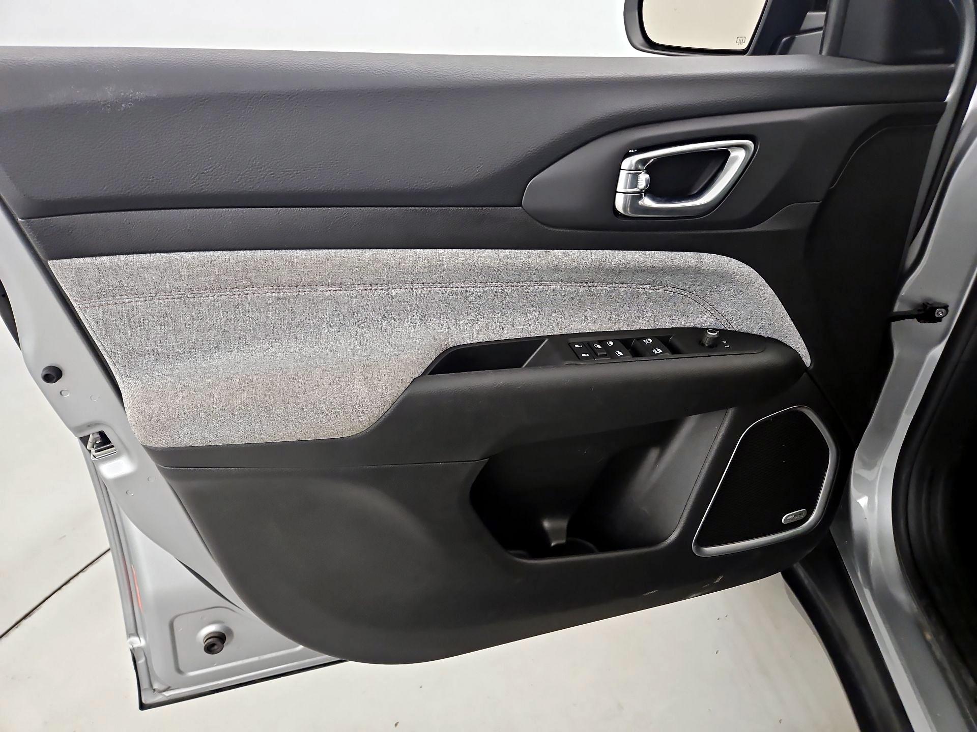 Thumbnail: 2022 Jeep Compass - 12