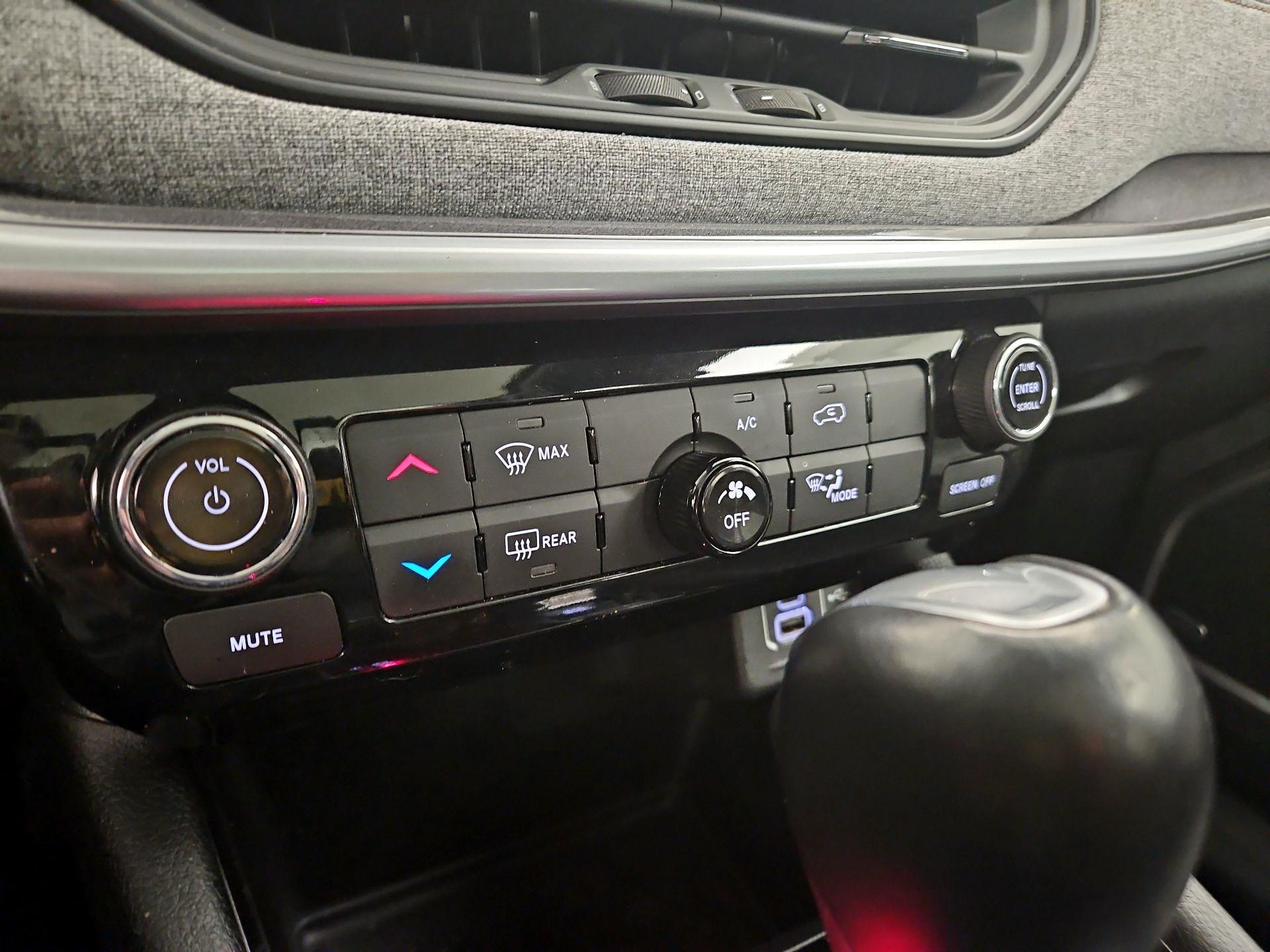 Thumbnail: 2022 Jeep Compass - 16