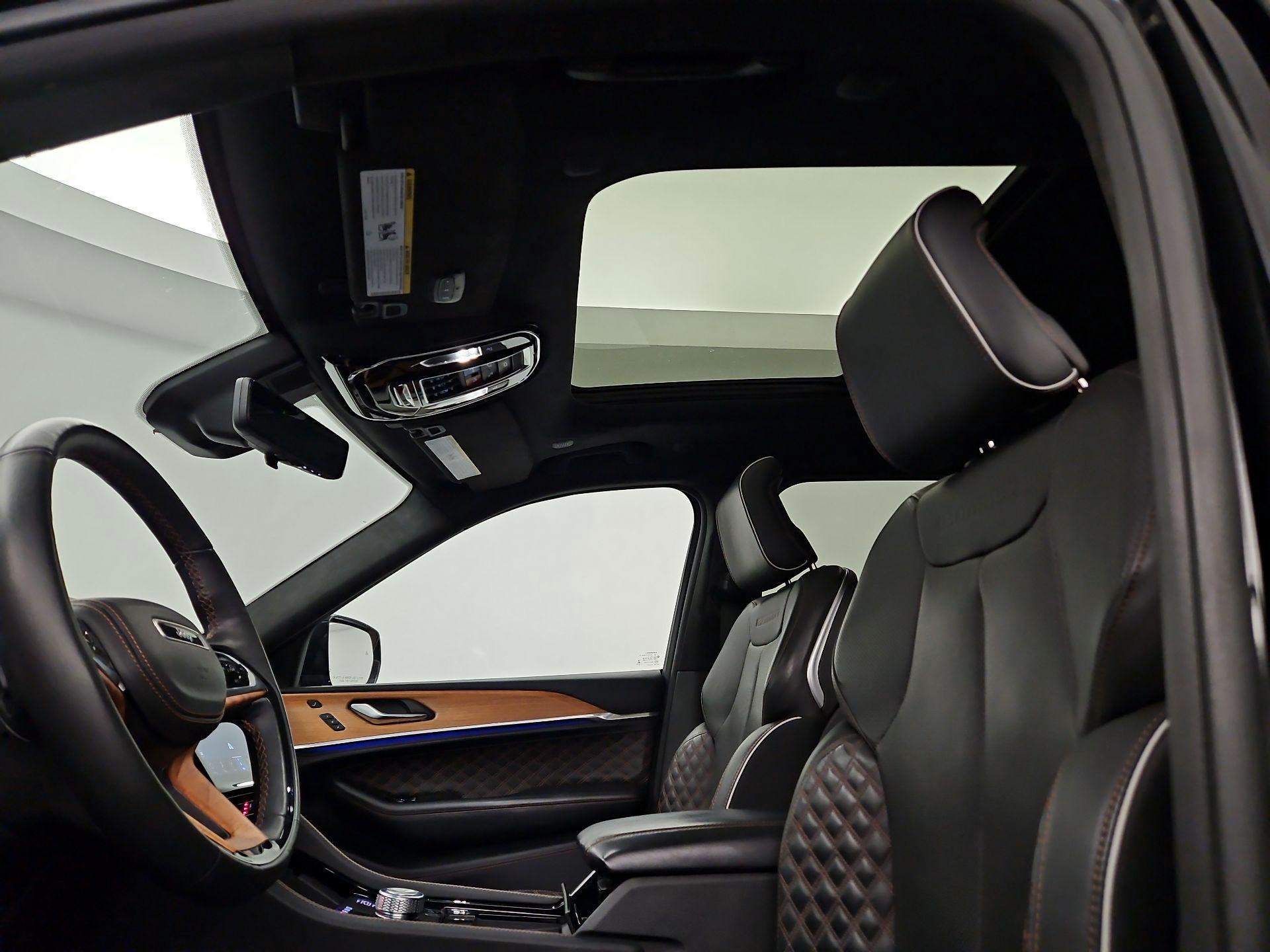 Thumbnail: 2023 Jeep Grand Cherokee - 20