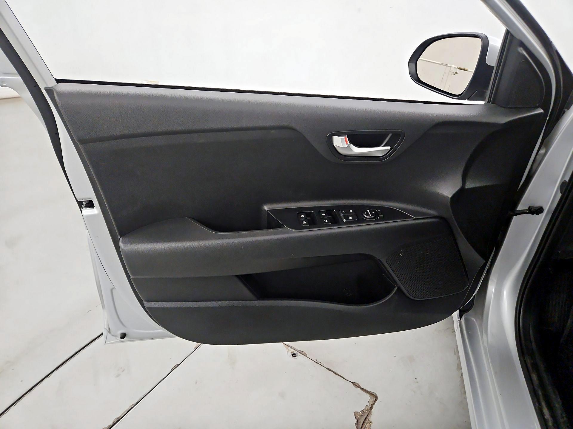 Thumbnail: 2023 Kia Rio - 12