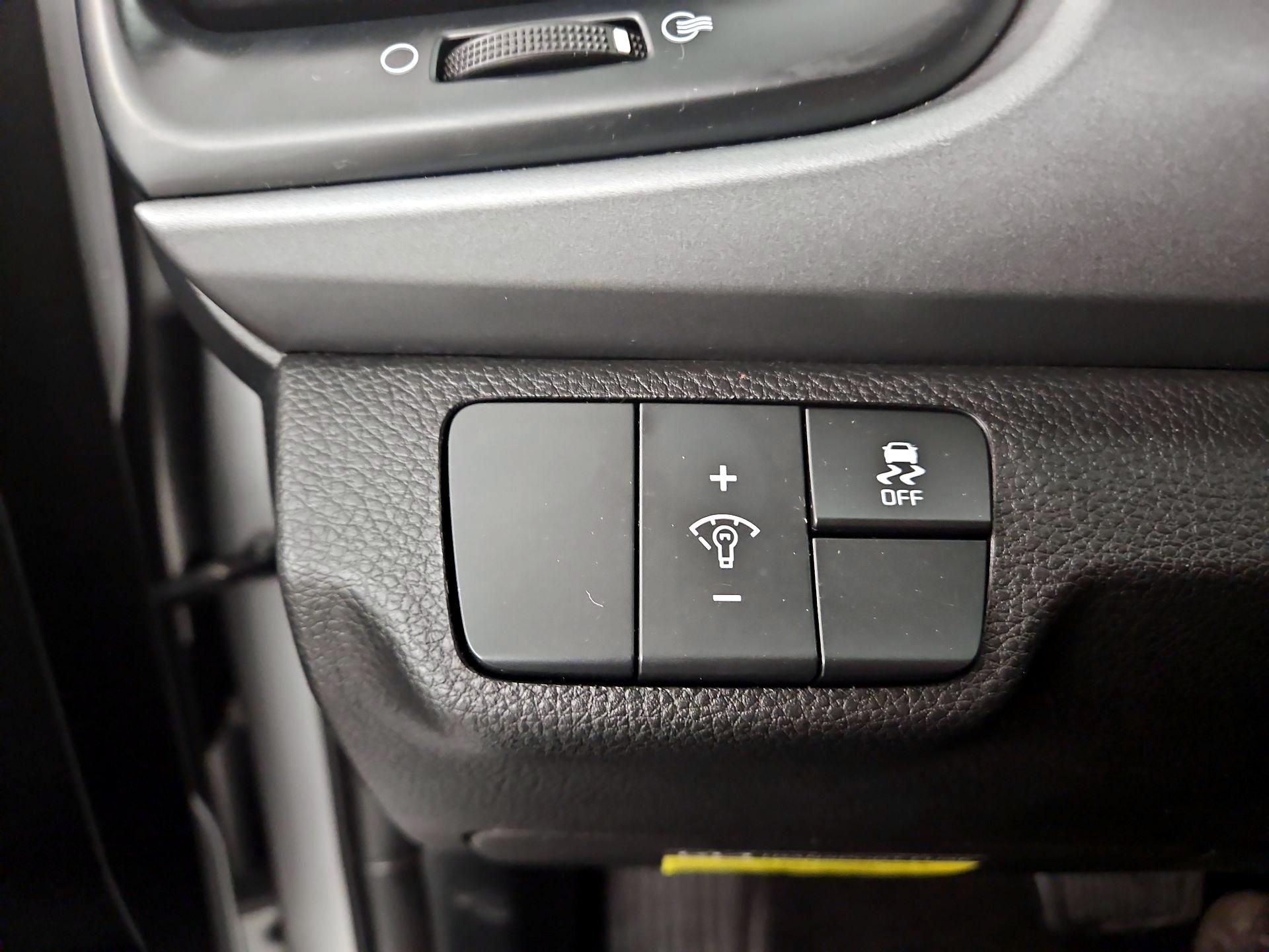 Thumbnail: 2023 Kia Rio - 13