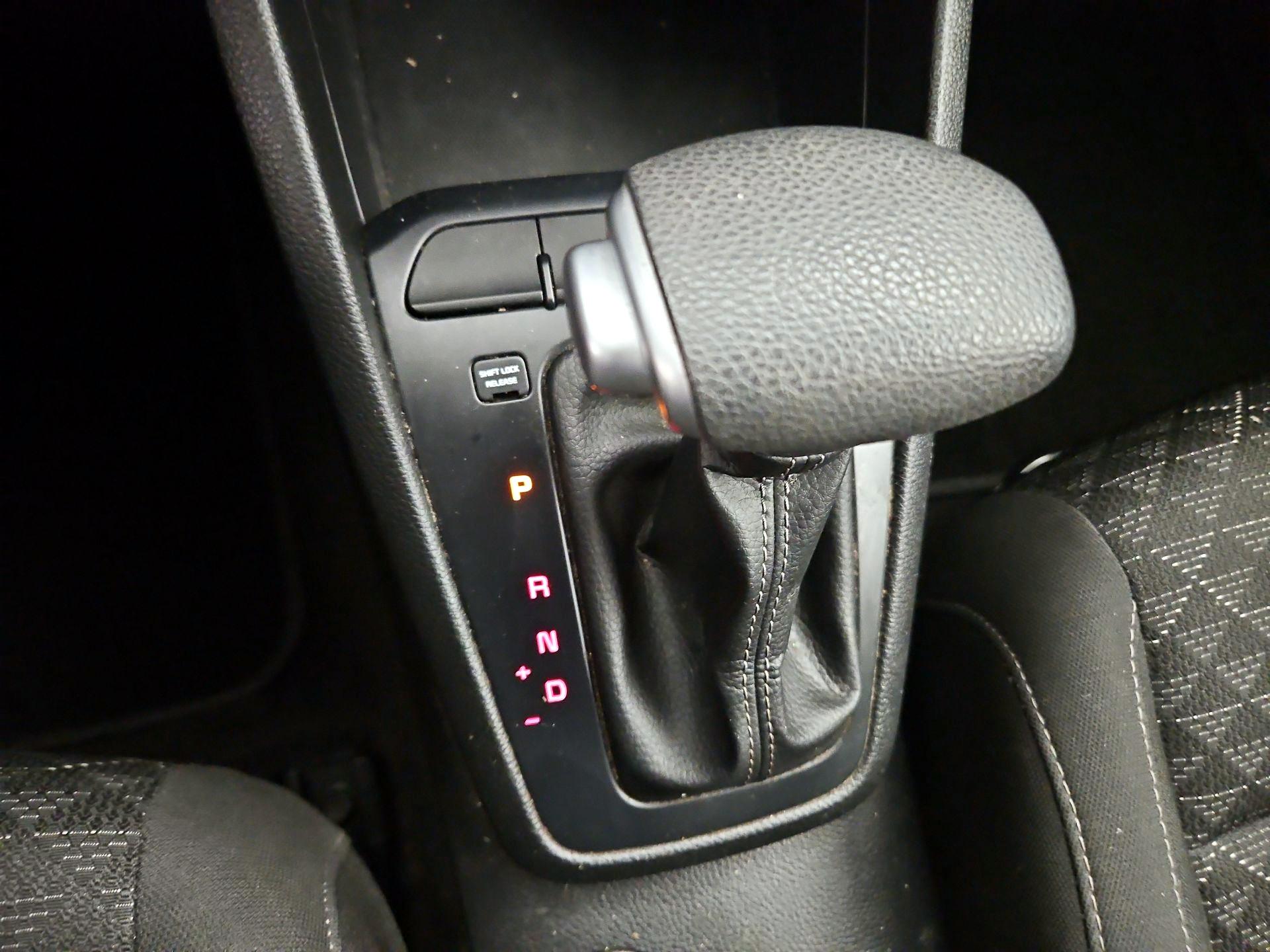 Thumbnail: 2023 Kia Rio - 17