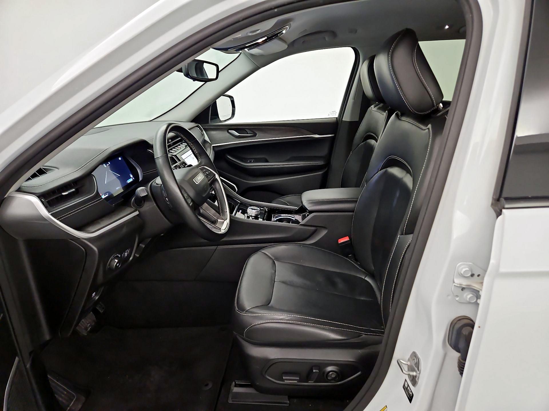 Thumbnail: 2022 Jeep Grand Cherokee - 11