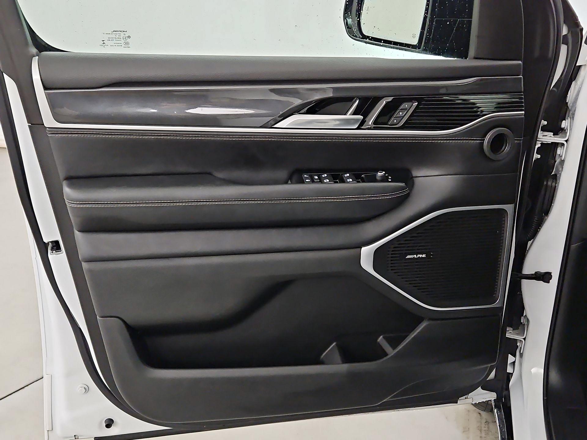 Thumbnail: 2023 Jeep Wagoneer - 12