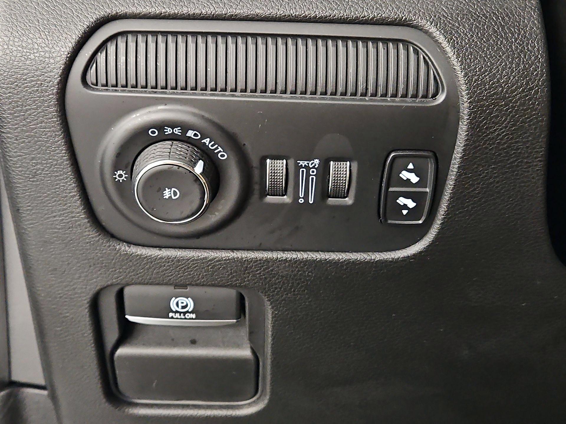 Thumbnail: 2023 Jeep Wagoneer - 13