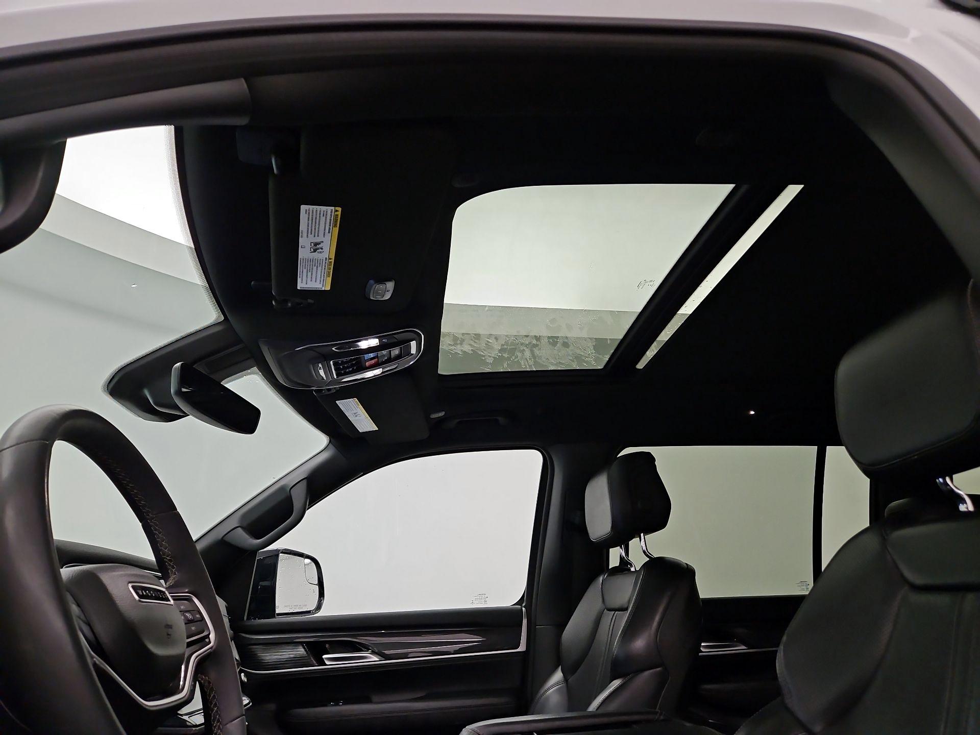 Thumbnail: 2023 Jeep Wagoneer - 20