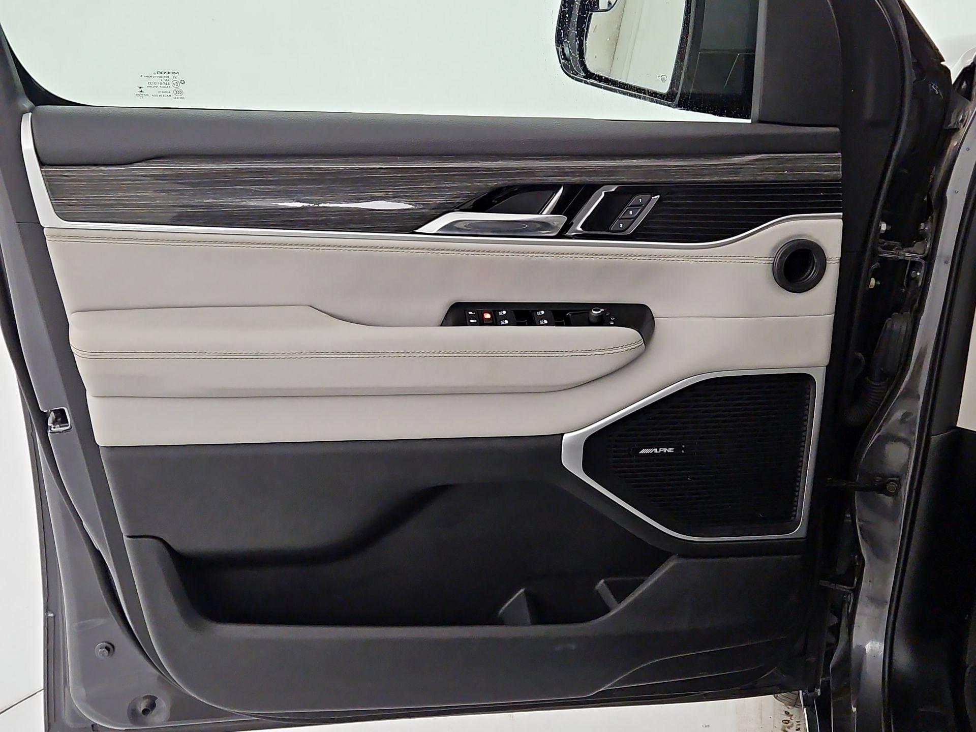 Thumbnail: 2022 Jeep Wagoneer - 12