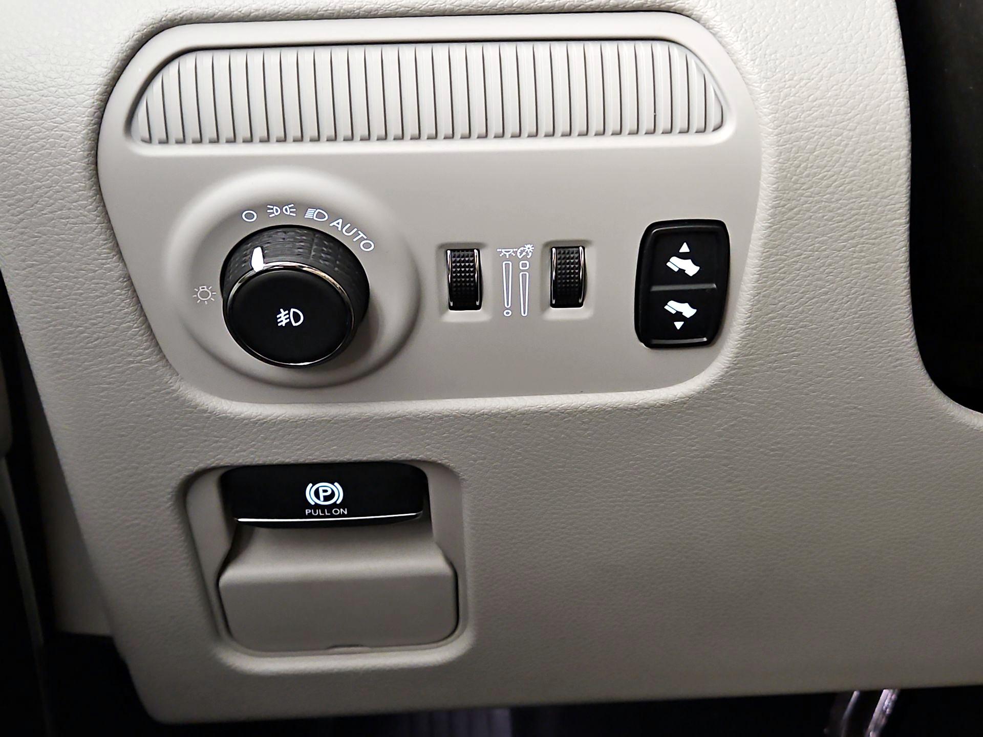 Thumbnail: 2022 Jeep Wagoneer - 13