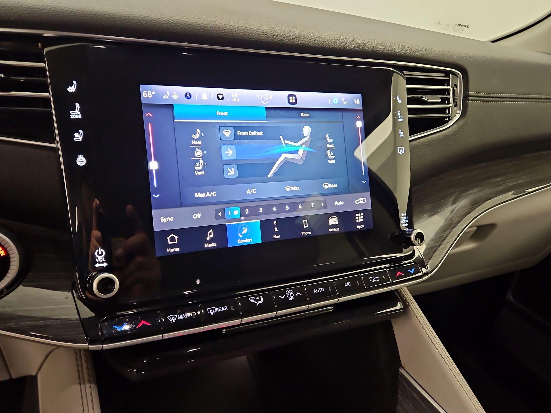 Thumbnail: 2022 Jeep Wagoneer - 17