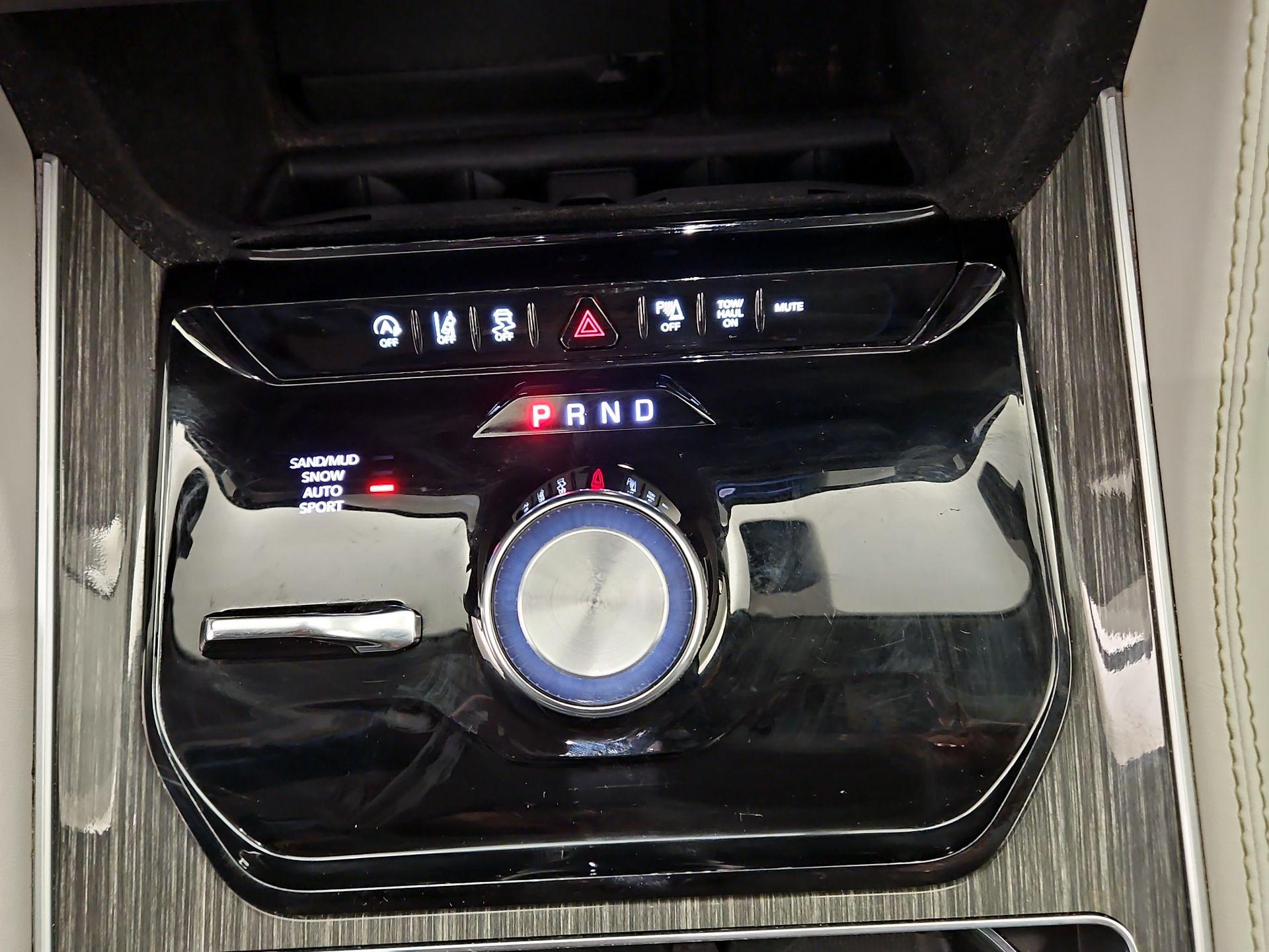 Thumbnail: 2022 Jeep Wagoneer - 18