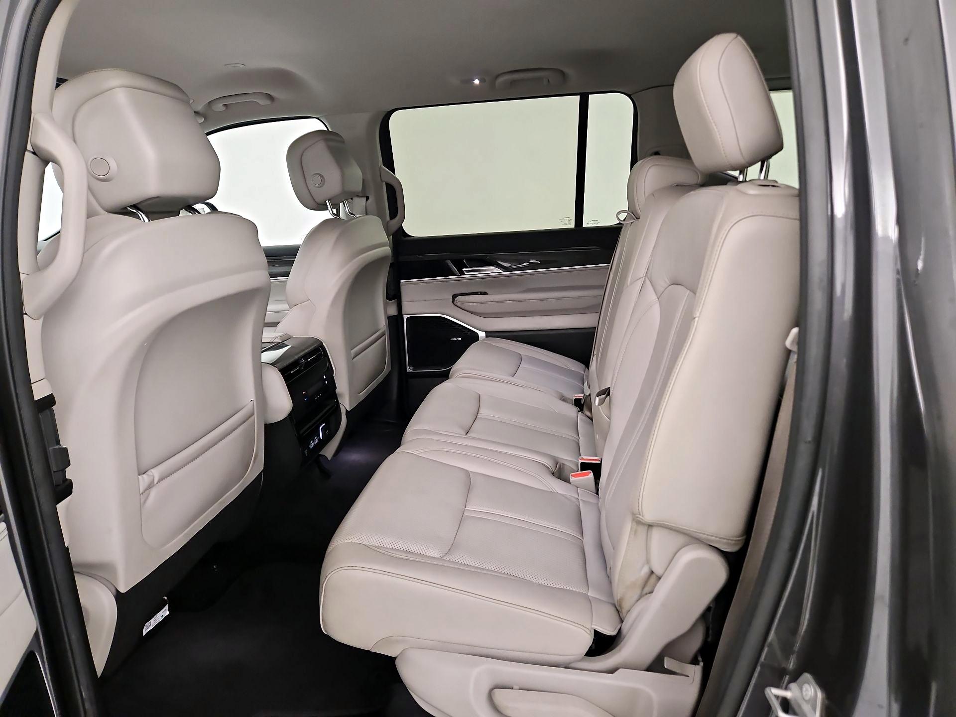 Thumbnail: 2022 Jeep Wagoneer - 20