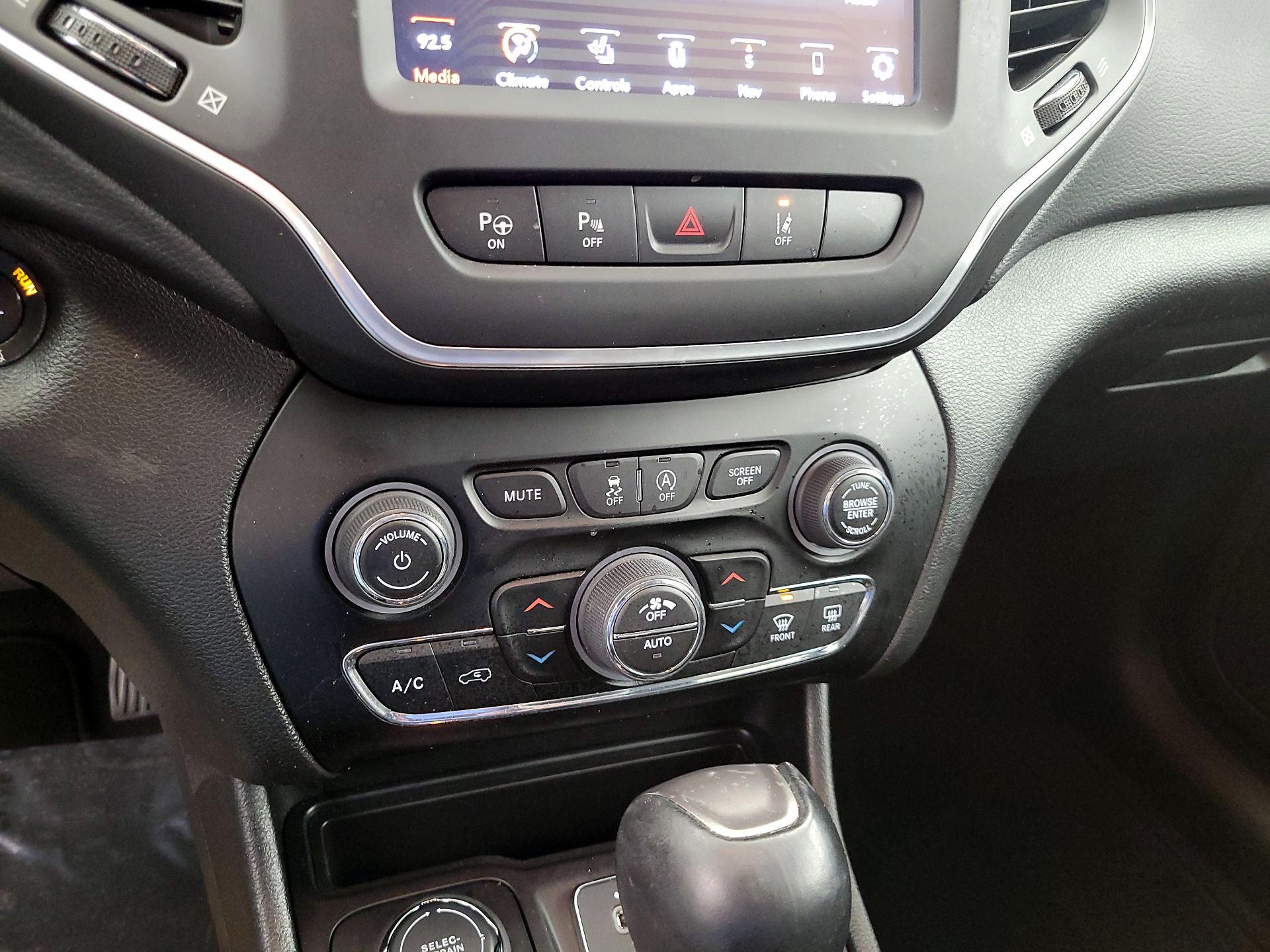 Thumbnail: 2023 Jeep Cherokee - 17