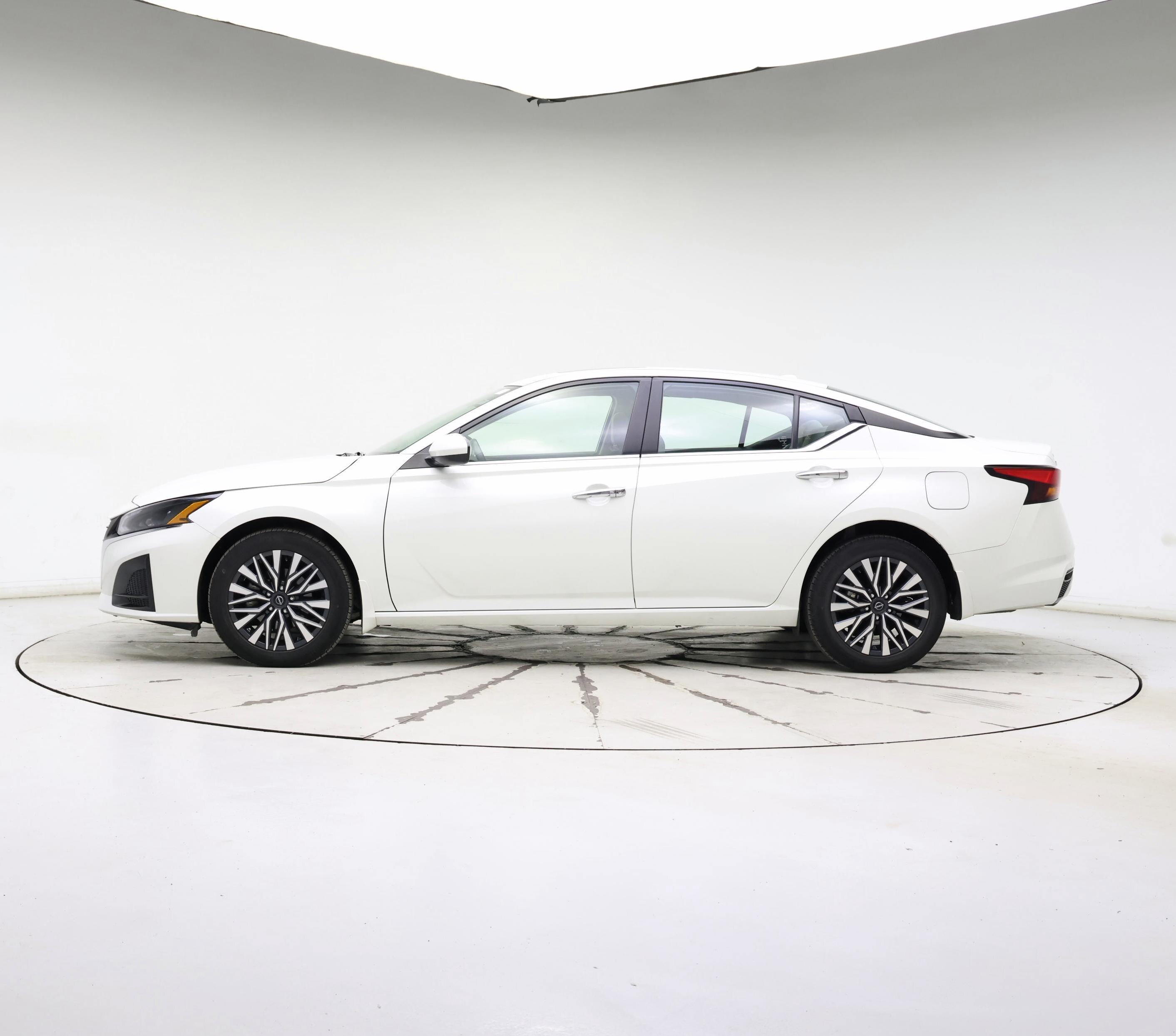 Thumbnail: 2023 Nissan Altima - 3