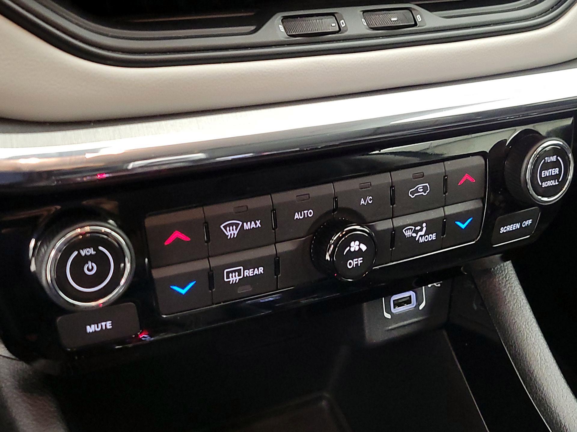 Thumbnail: 2022 Jeep Compass - 16