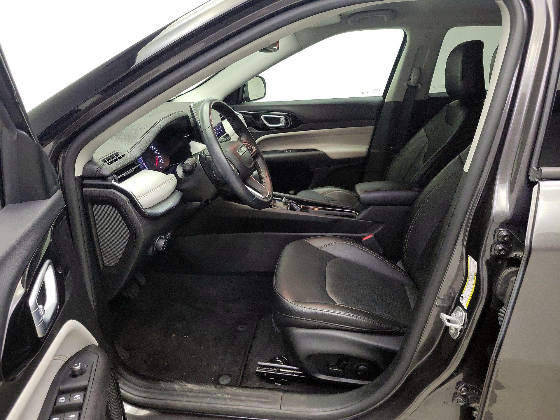 Thumbnail: 2022 Jeep Compass - 11