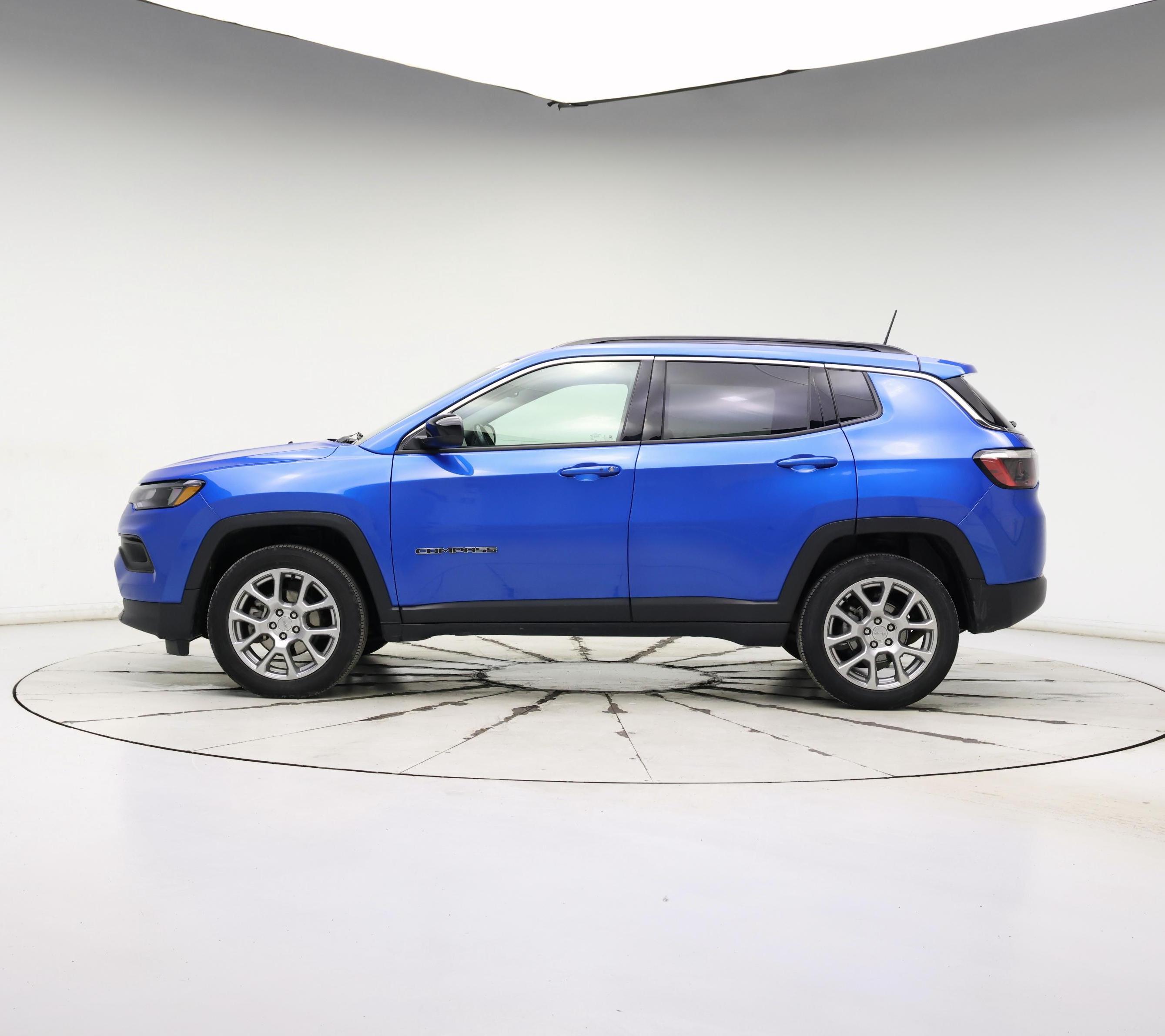 Thumbnail: 2022 Jeep Compass - 3