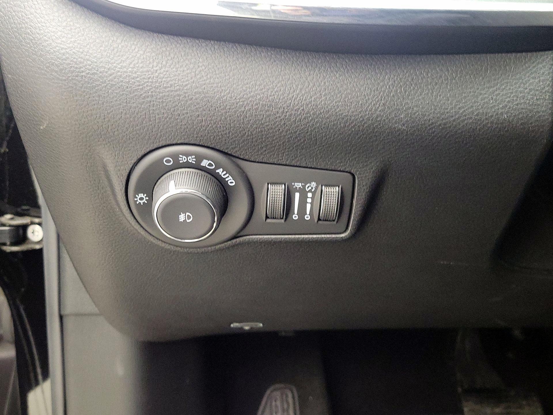 Thumbnail: 2022 Jeep Compass - 13