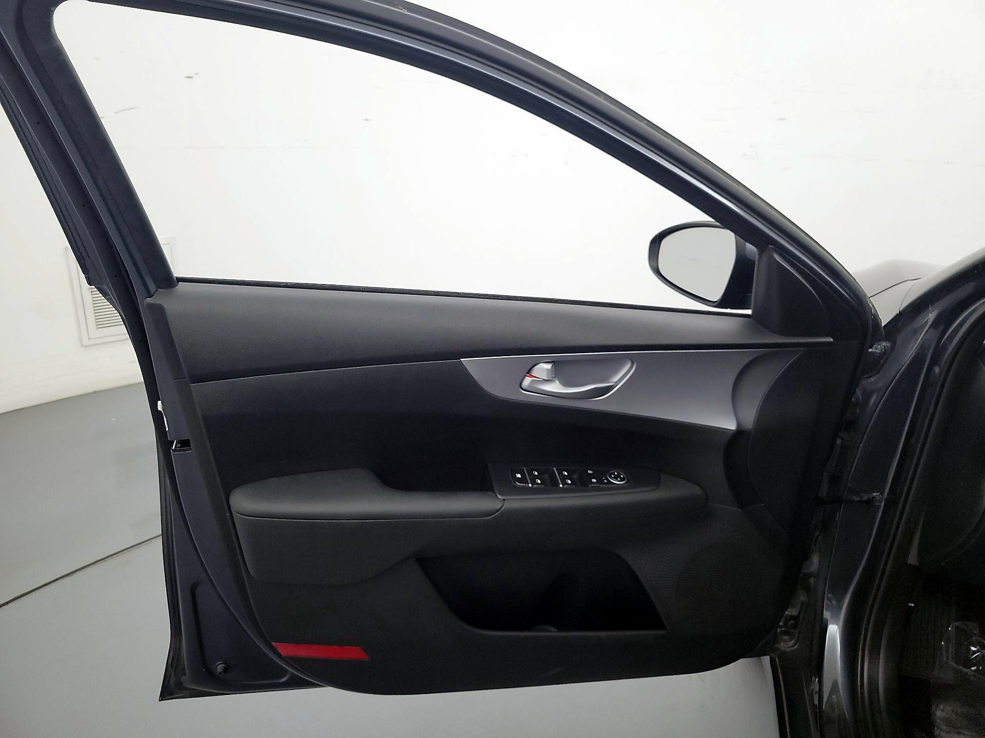 Thumbnail: 2023 Kia Forte - 12