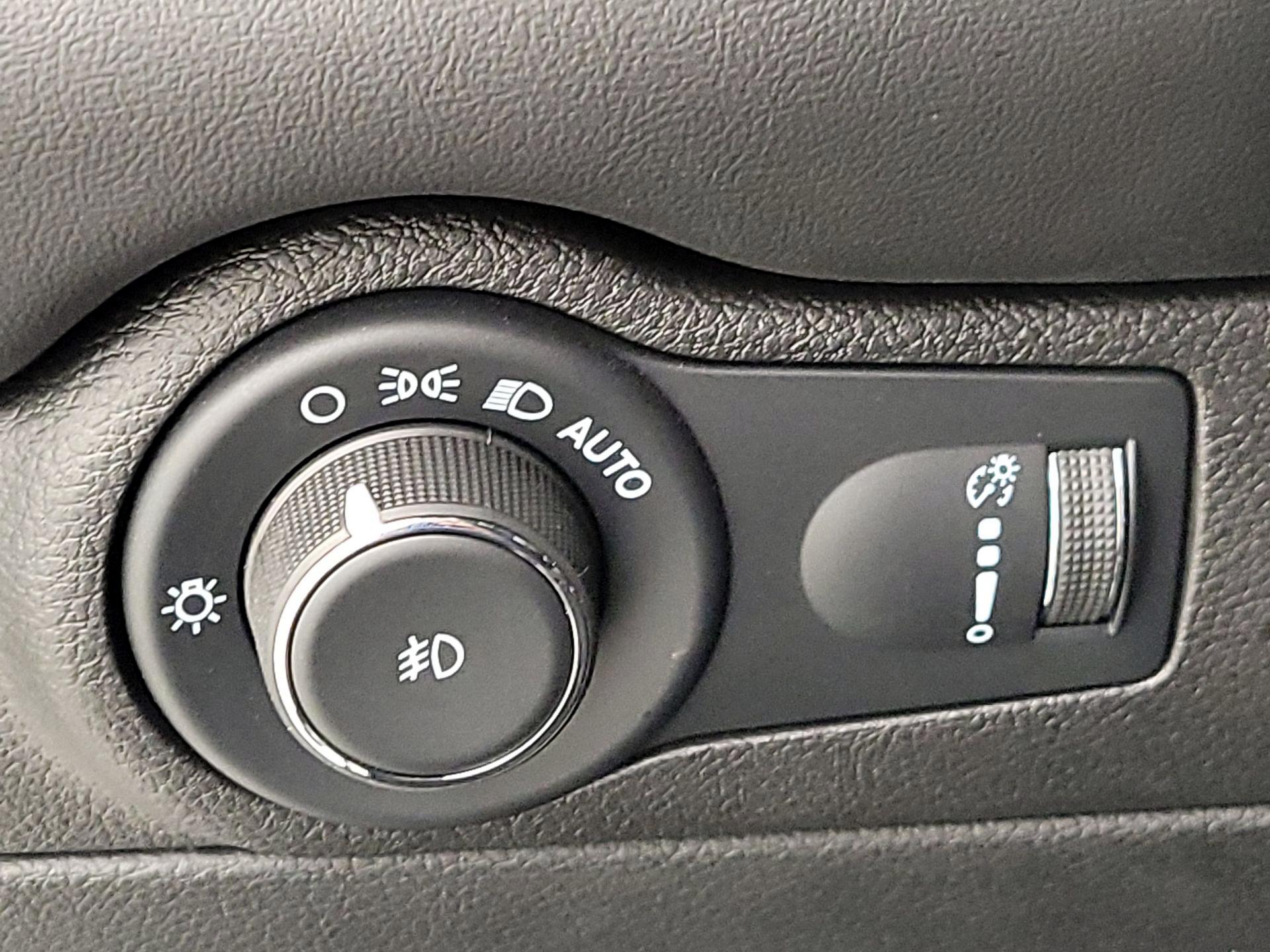 Thumbnail: 2022 Dodge Durango - 13