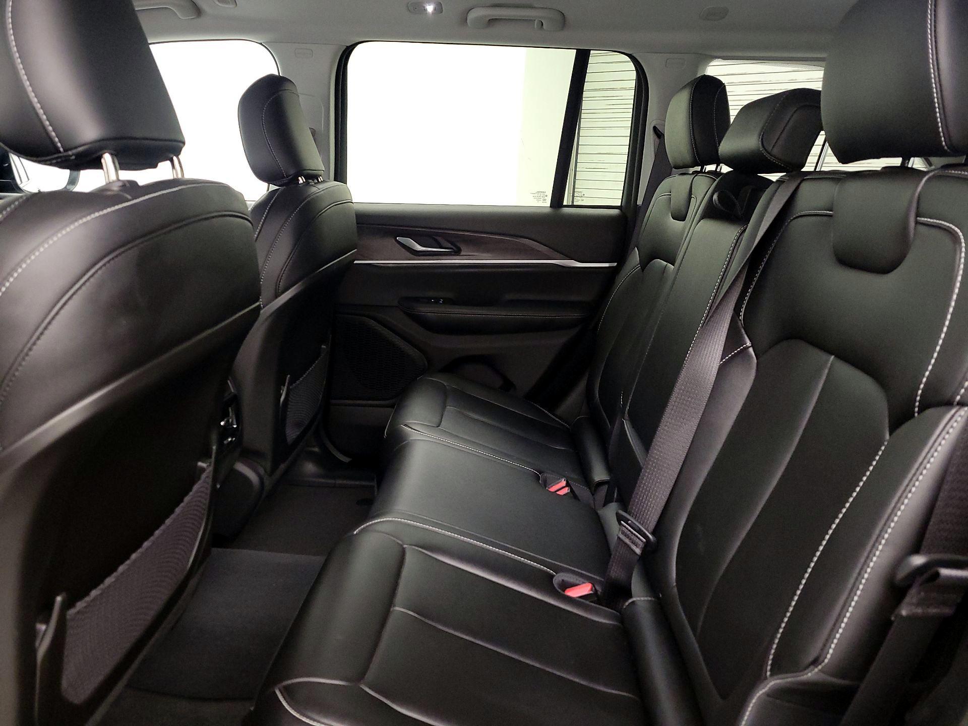 Thumbnail: 2023 Jeep Grand Cherokee - 20