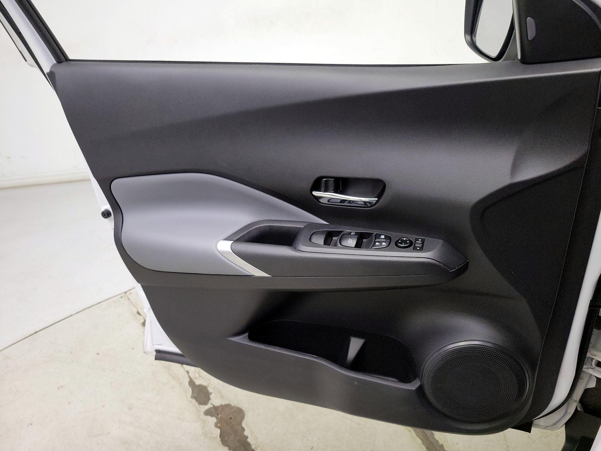 Thumbnail: 2023 Nissan Kicks - 12