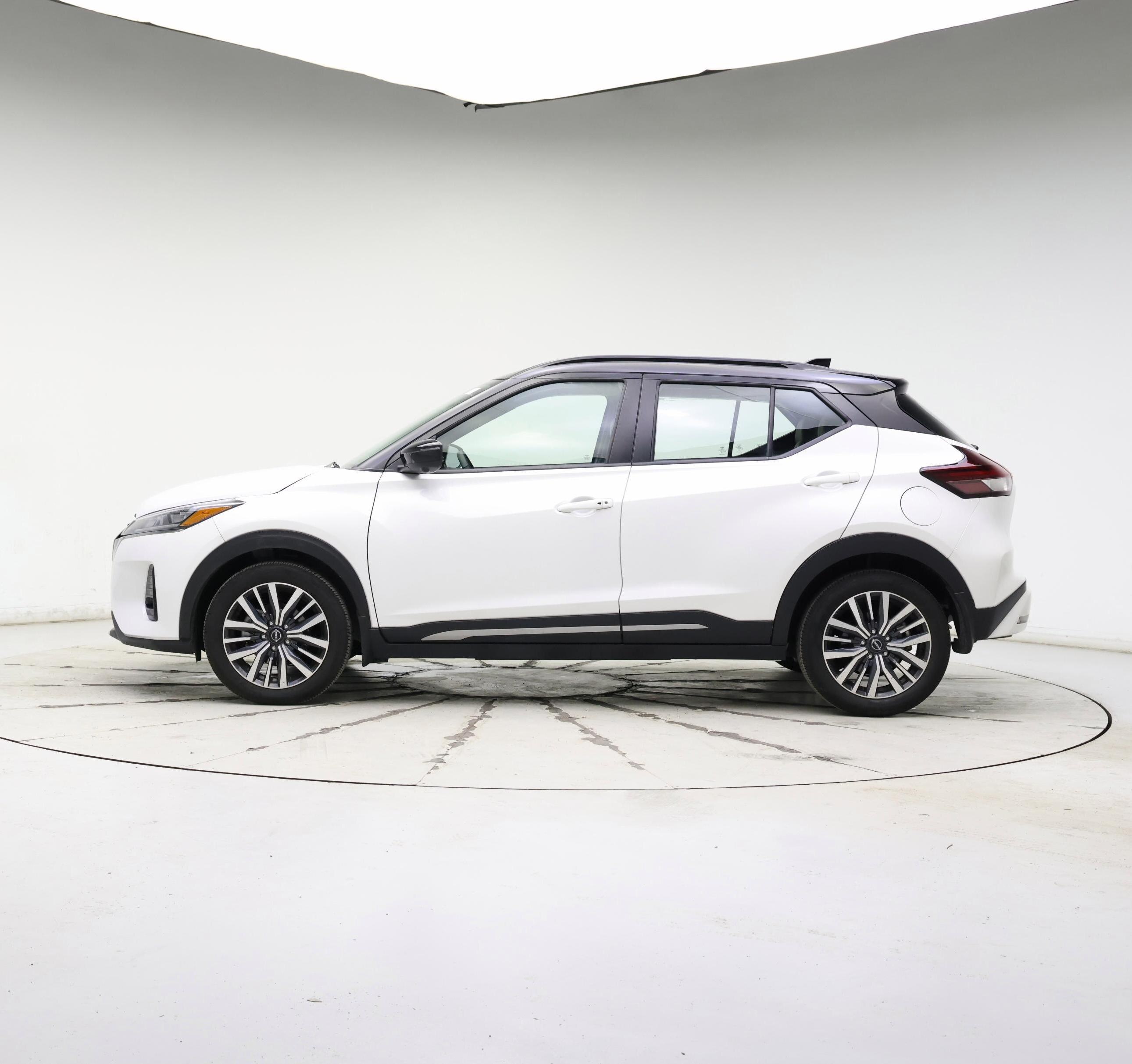 Thumbnail: 2023 Nissan Kicks - 3