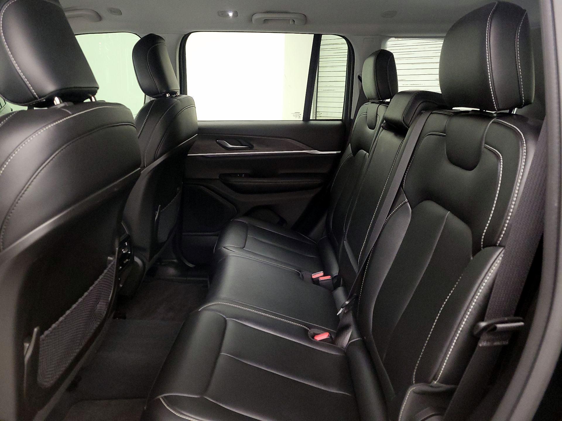 Thumbnail: 2023 Jeep Grand Cherokee - 20