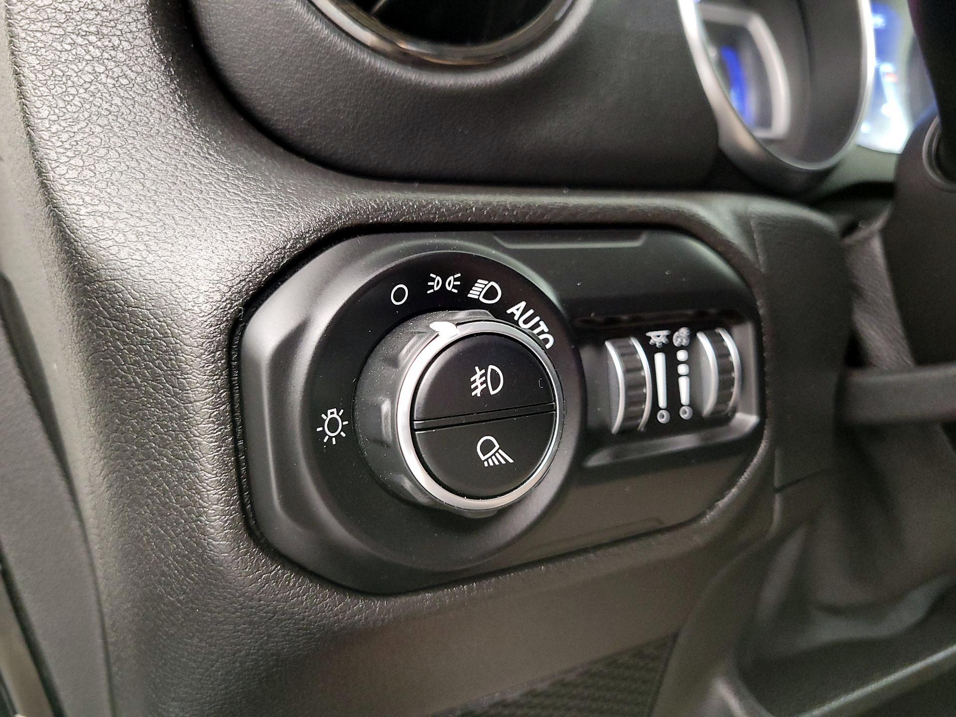 Thumbnail: 2021 Jeep Gladiator - 13