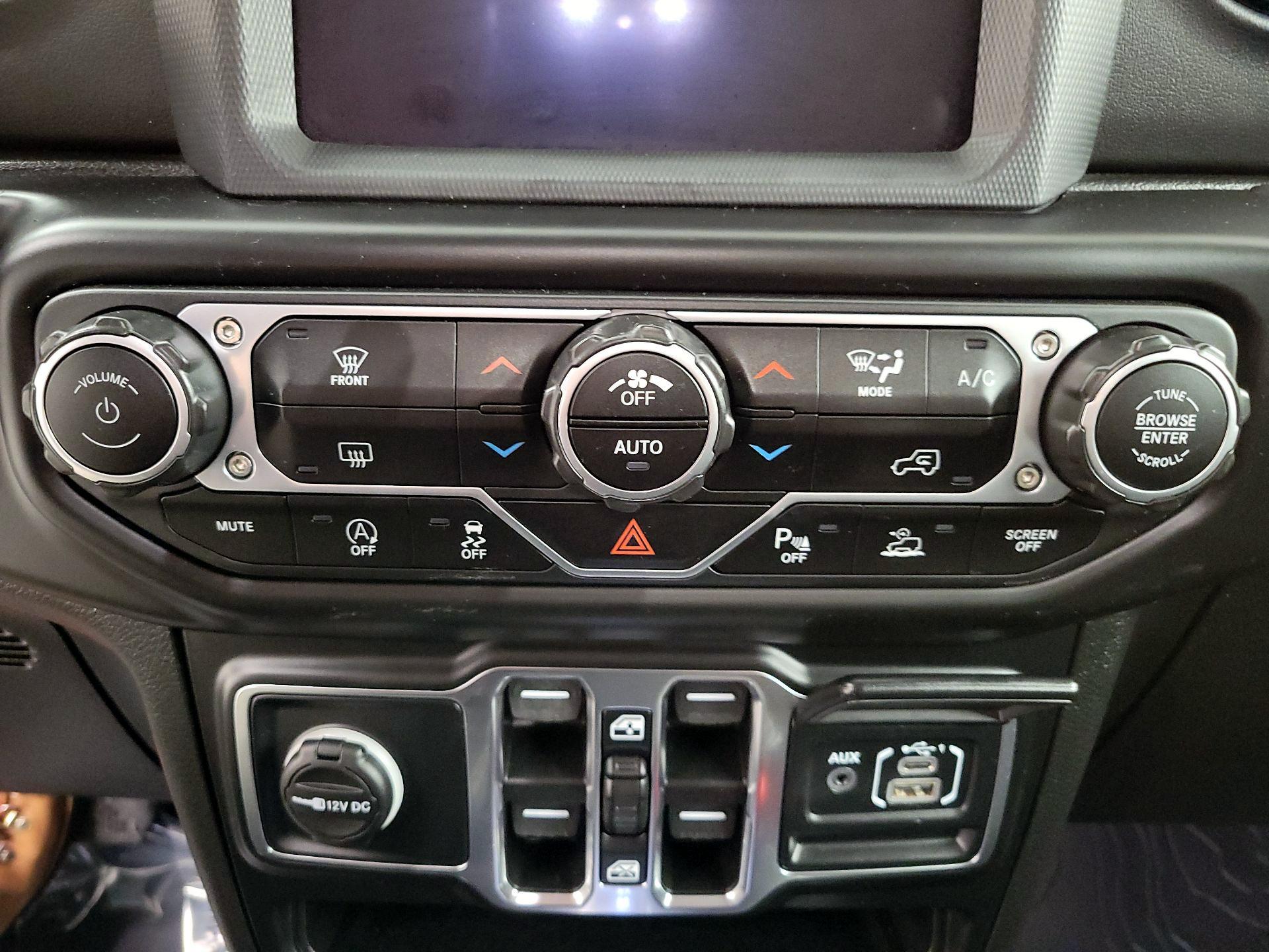 Thumbnail: 2021 Jeep Gladiator - 17