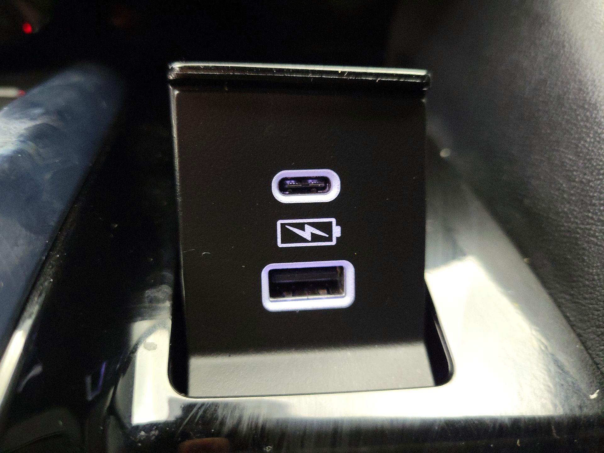 Thumbnail: 2022 Acura MDX - 17