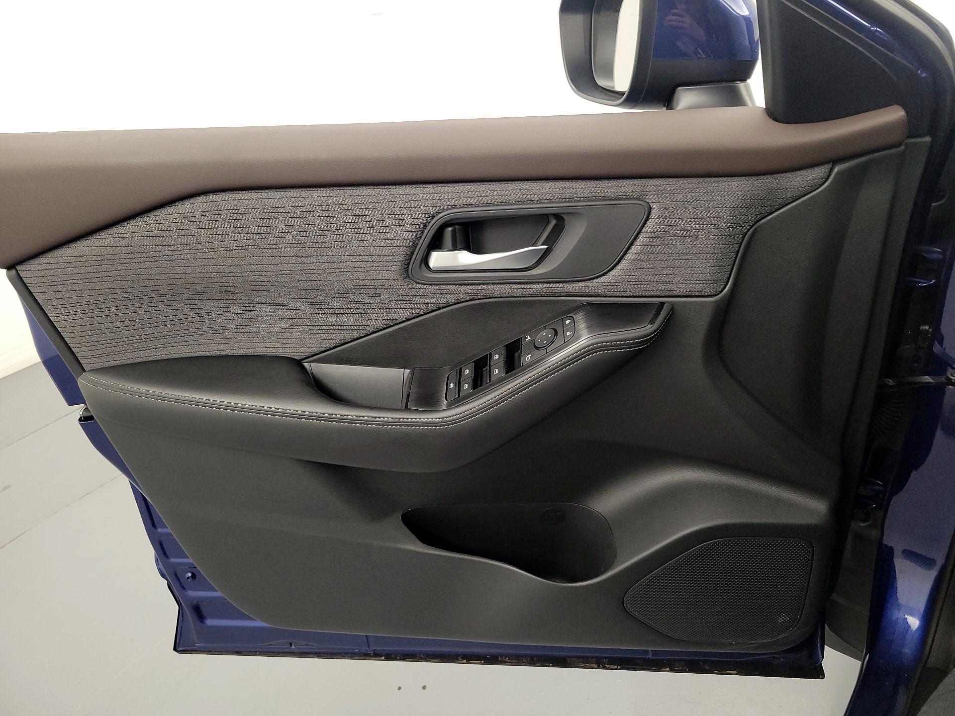 Thumbnail: 2023 Nissan Rogue - 12