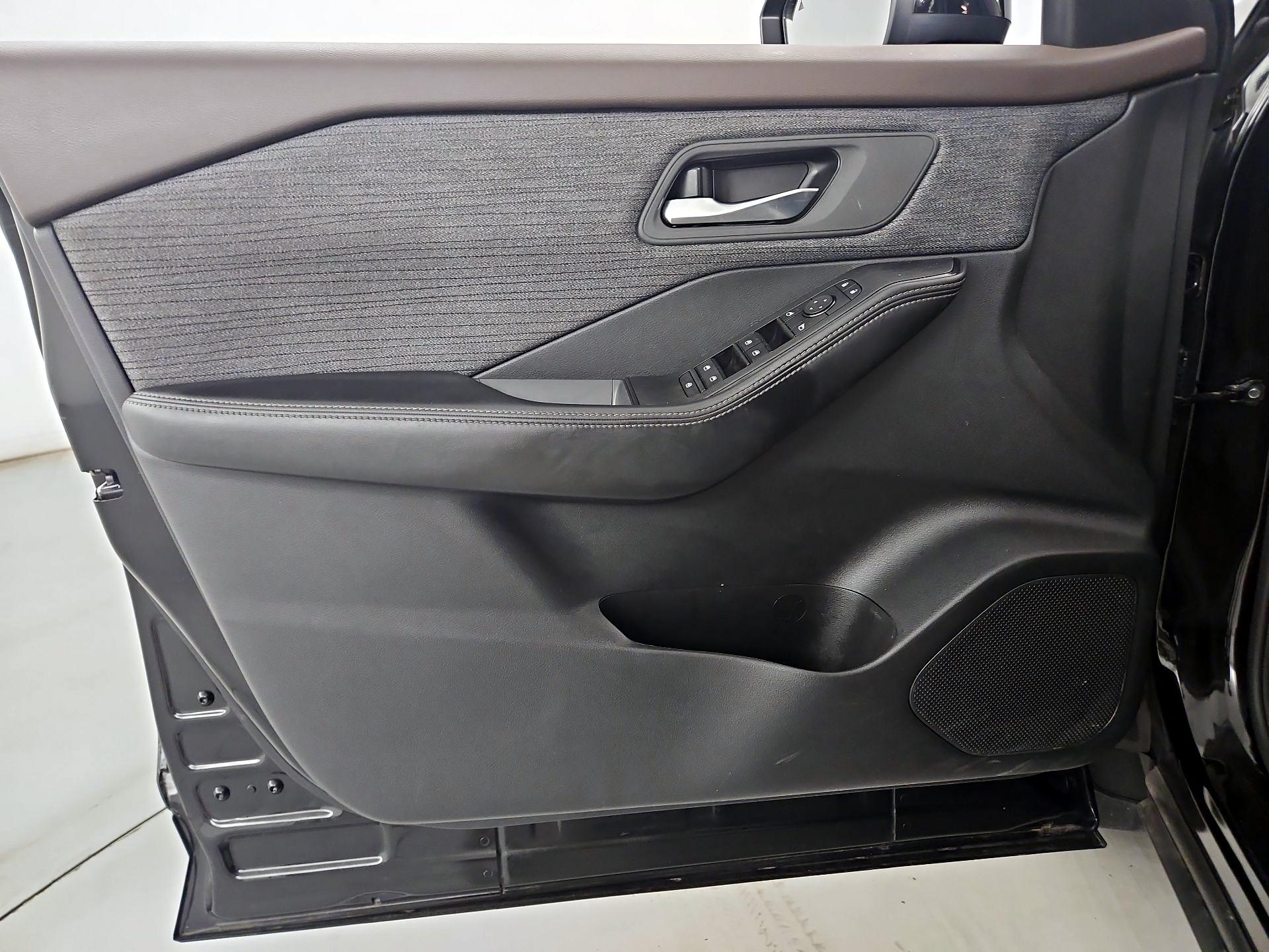 Thumbnail: 2023 Nissan Rogue - 12