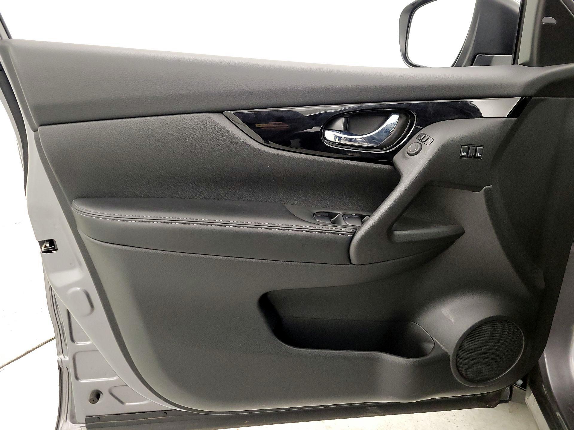 Thumbnail: 2022 Nissan Rogue Sport - 12