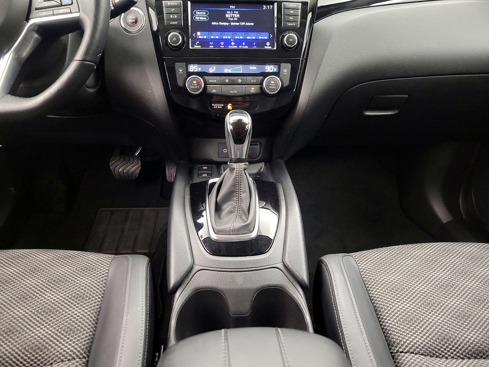 Thumbnail: 2022 Nissan Rogue Sport - 17