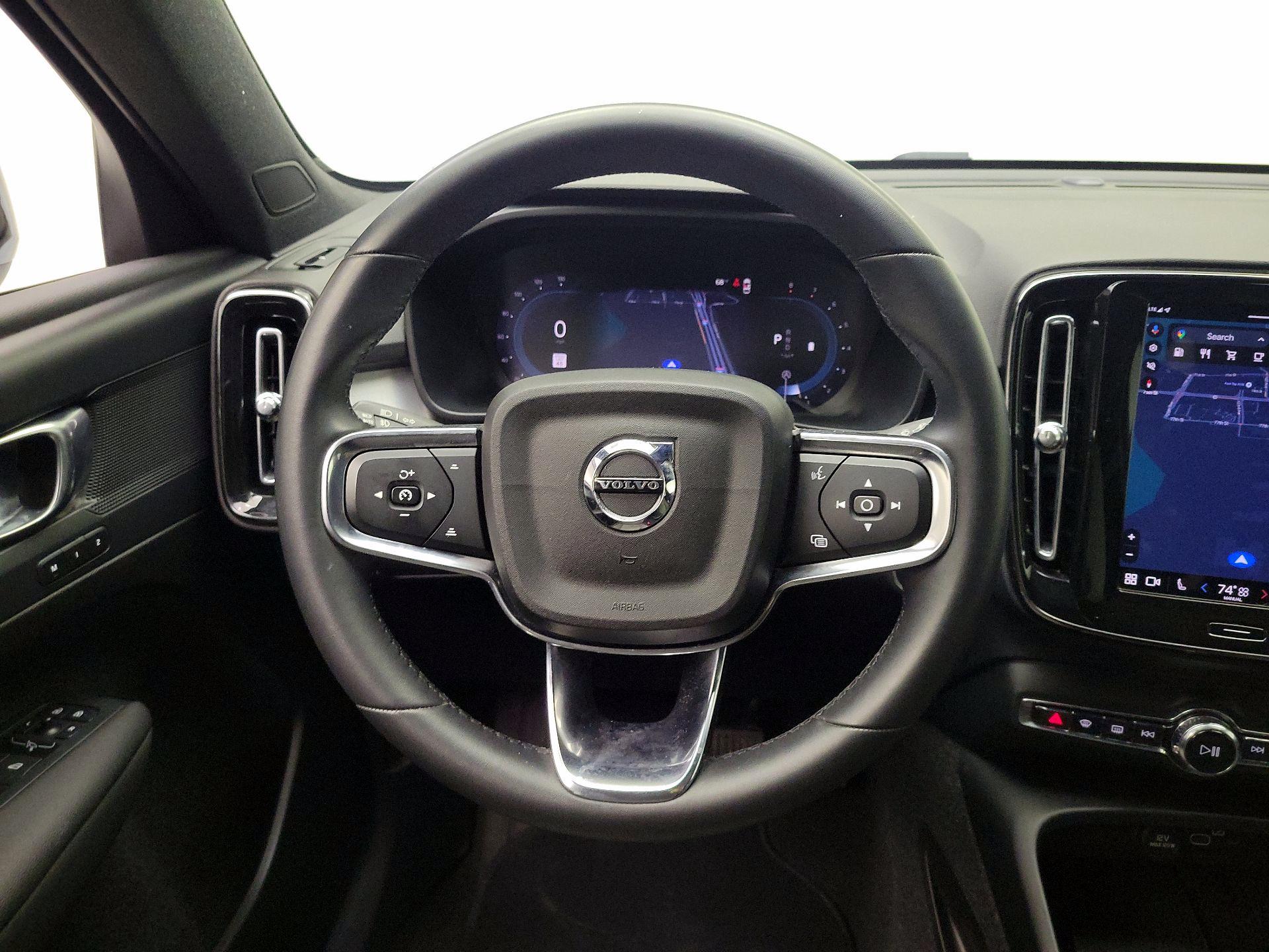 Thumbnail: 2024 Volvo XC40 - 10