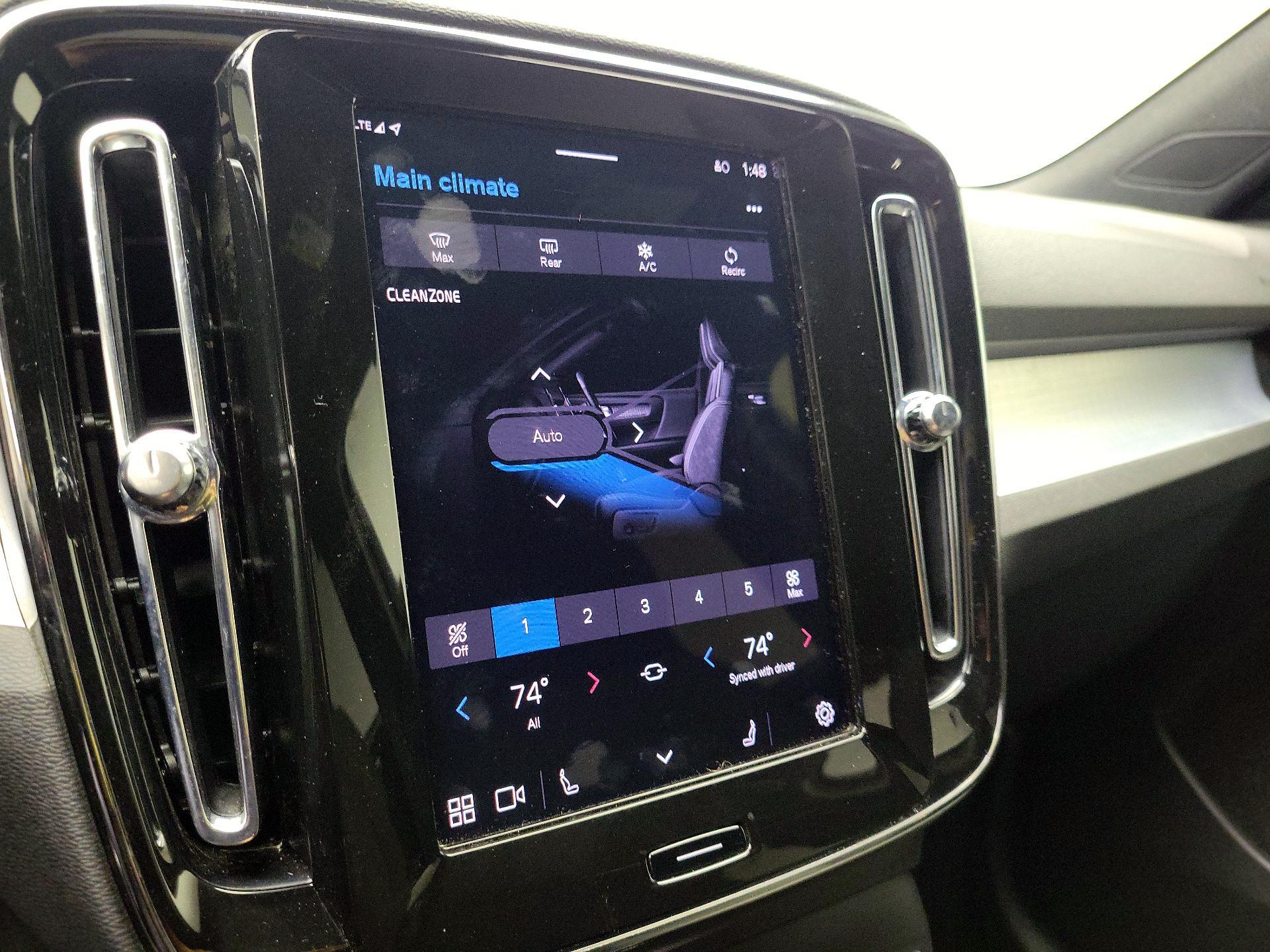 Thumbnail: 2024 Volvo XC40 - 16