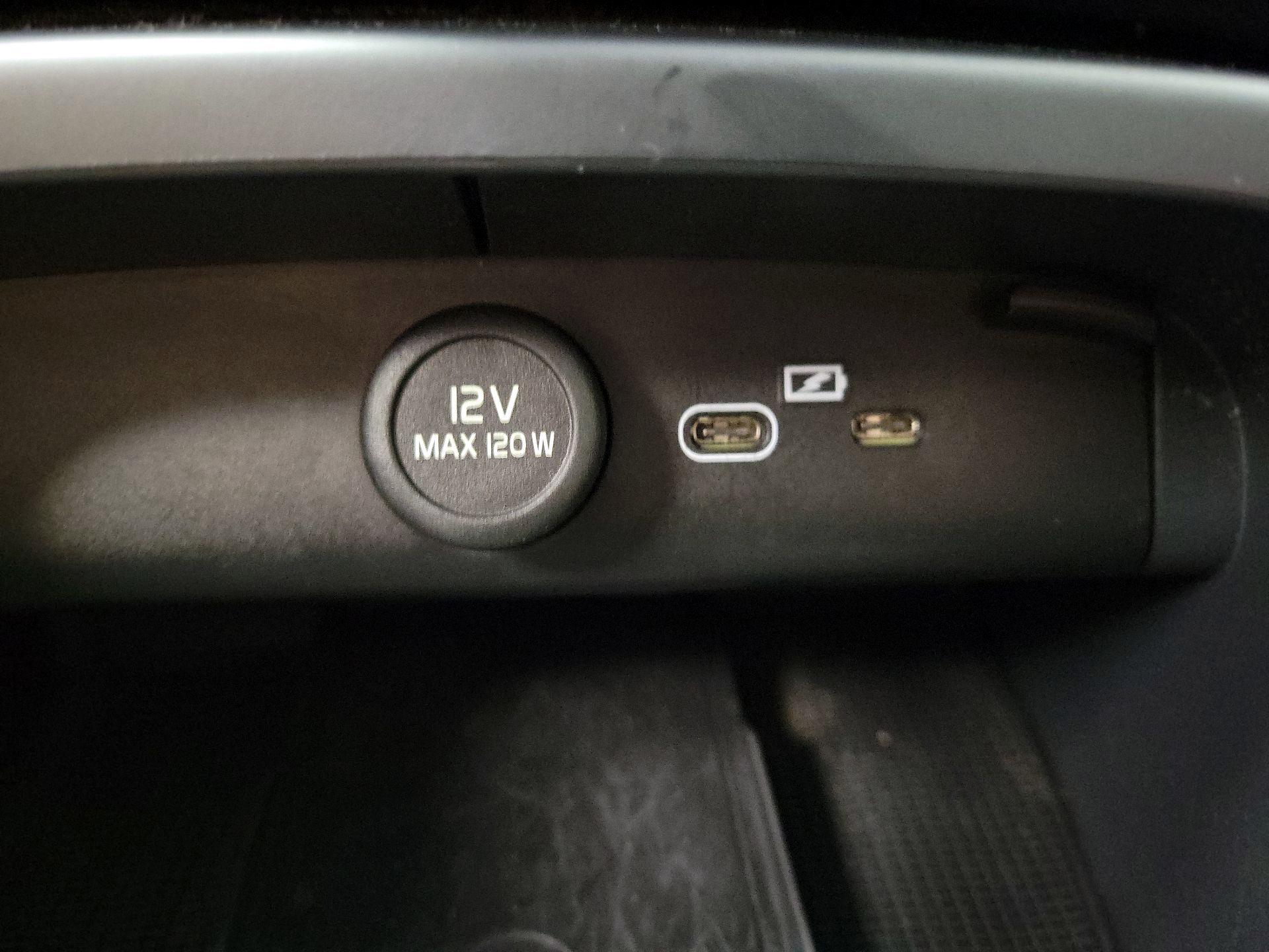 Thumbnail: 2024 Volvo XC40 - 18