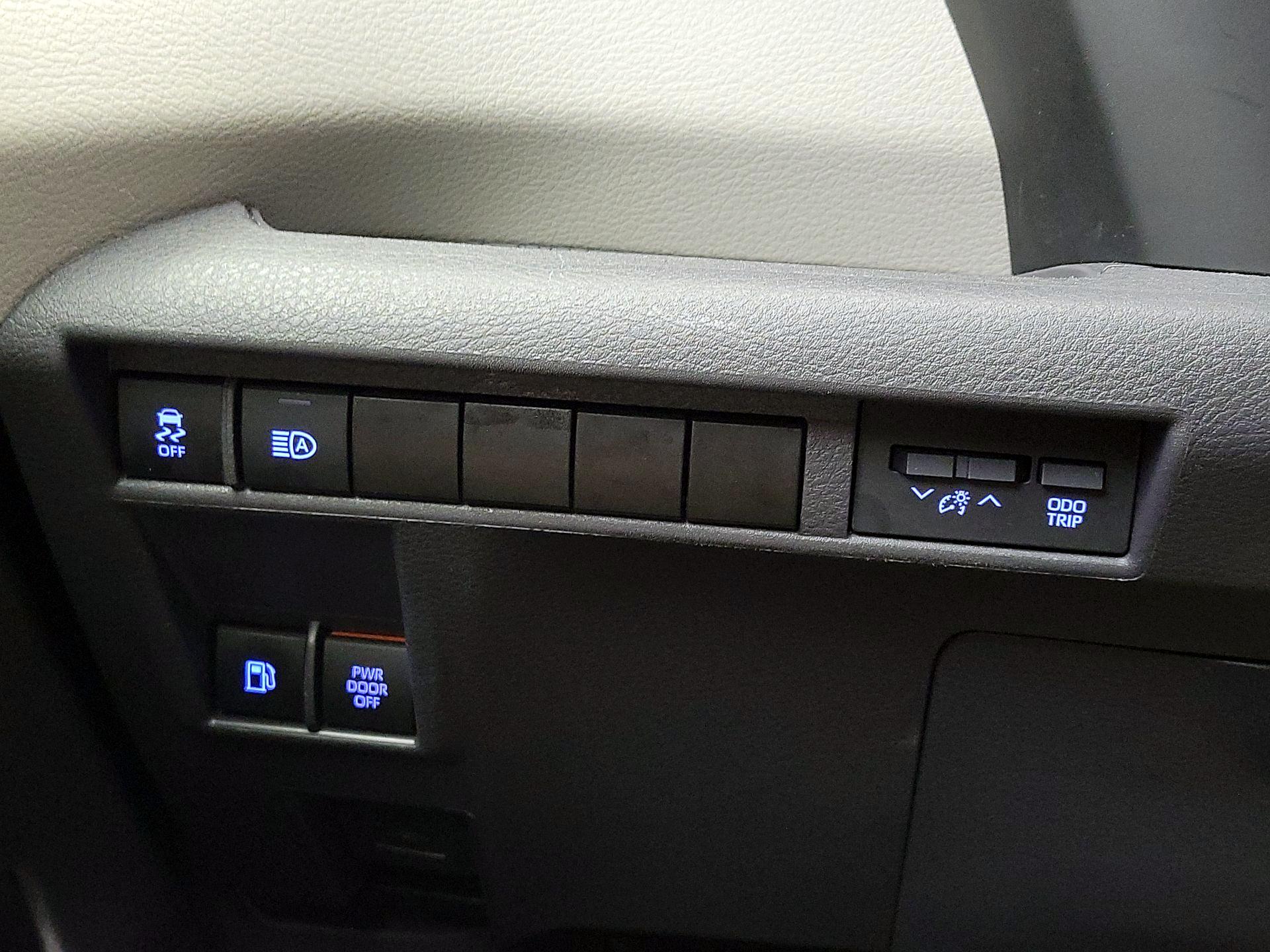 Thumbnail: 2024 Toyota Sienna - 13